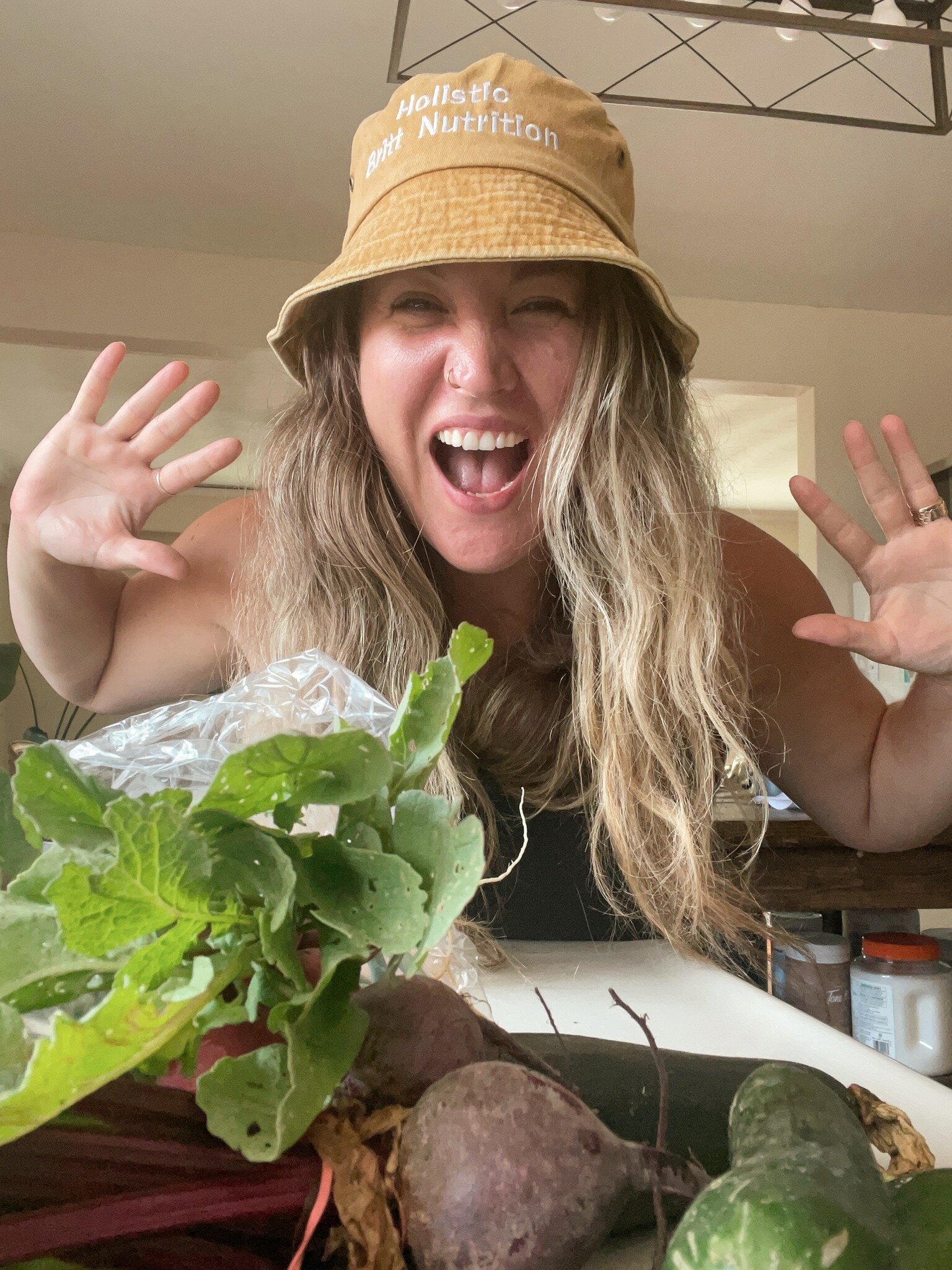 Summer fresh veggie season has me like 🥳🥳🥳

Inside the Summer Thrive 30-day Nutrition program we're making it easy to include summer fresh produce like the good stuff in this photo by... 

✔️Filling your plate with veggies first
✔️Try some new rec