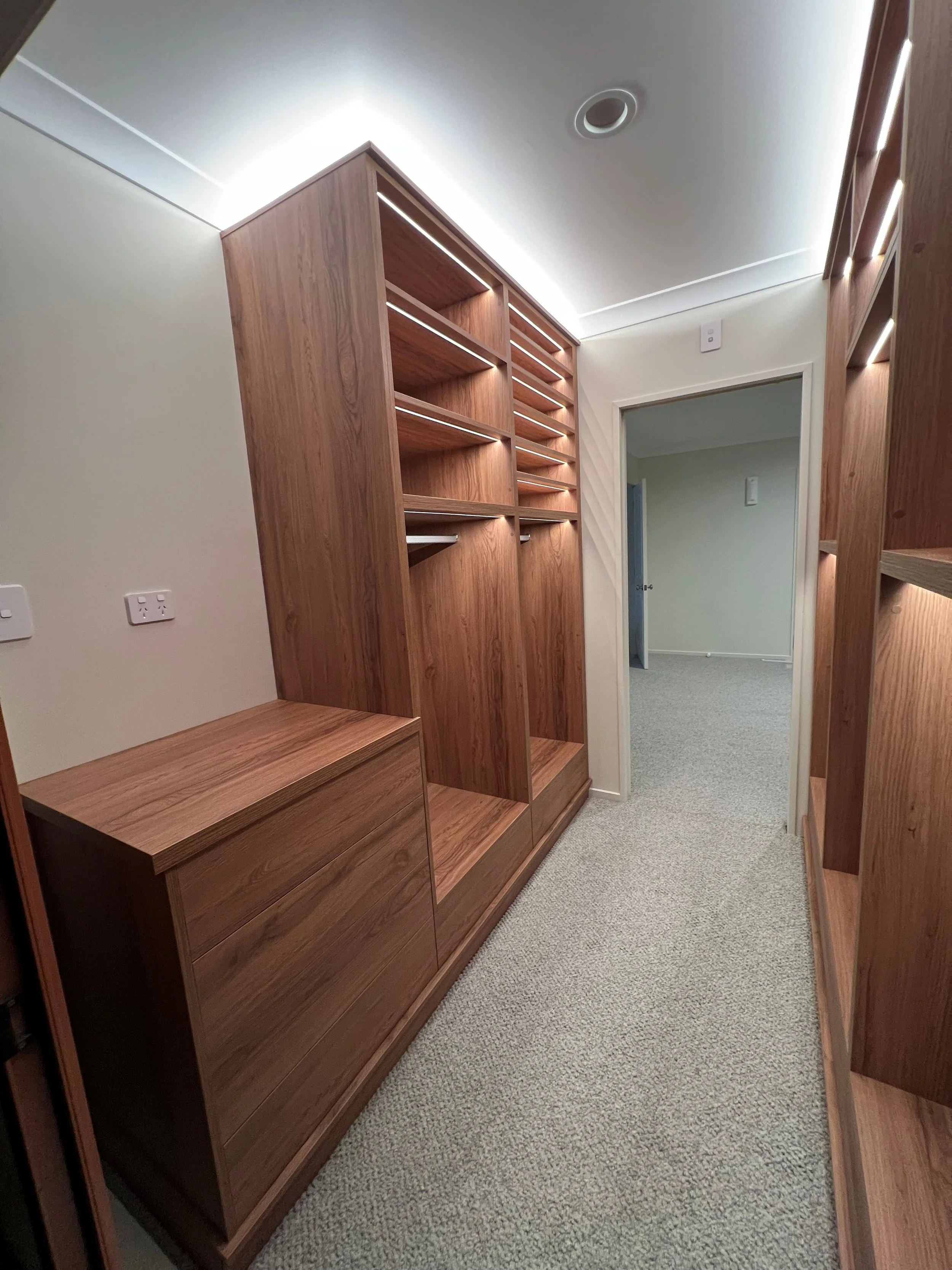 Tela Motorizzata Per Proiettore 300x229cm – 16:9/4:3, Telecomando E Cavo Inclusi, Per Home Cinema E Presentazioni, Cassa 315x8cm