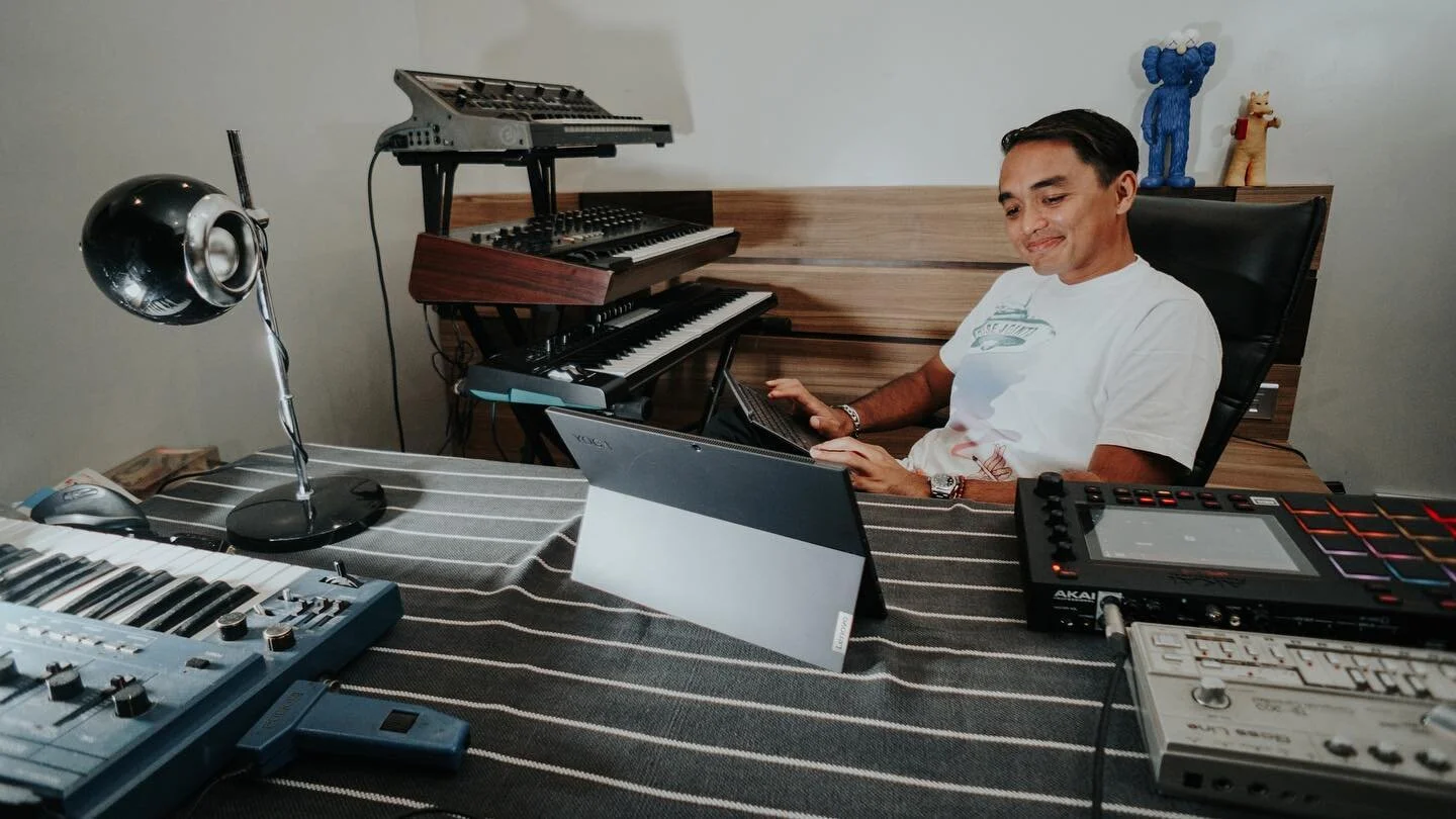 Belakangan ini gua selalu bawa Lenovo Yoga duet 7i kemana-kemana, tau ga kenapa? Selain karena designnya yang keren, Lenovo Yoga duet 7i enteng banget loh. Beratnya gasampai 1Kg.

Lenovo yoga duet 7i bener bener mempermudah gua untuk ngerjain project
