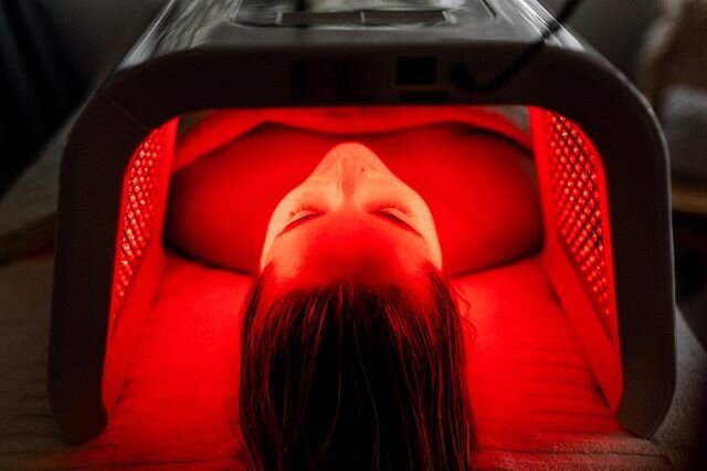 MASKING WITH LIGHT THERAPY

Promotes:
Healing of acne scarring.
Increases cellular activity.
Reduces inflammation within your tissues and muscles.
Boosts collagen and elastin production.
Anti-microbial towards skin infections.
Boost of nutrients and 