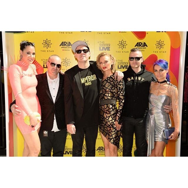 MUSIC AND MAKEUP ARE EVERYTHING ❤️ event work makes my heart sing and covid is really getting in the damn way! 💔 Big love to our musical family @hilltophoods @pisters @rebekahtsmith @alexandra.dobo  HAIR @beautybossbusiness ✖️✖️✖️@aria_official