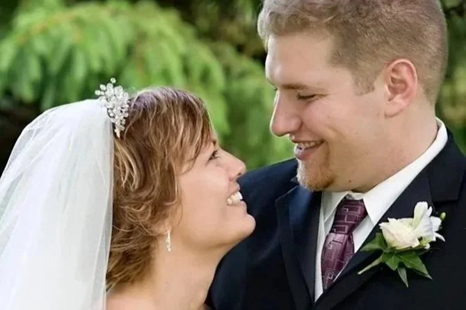 Central Illinois Bride and Groom share a look.
