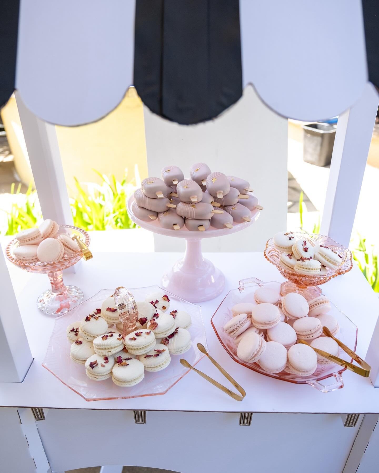 Check out this sweet-as-can-be dessert bar for a bridal shower! 

💘 Chocolate Cake Pop Bars
💘 Salted Caramel Macarons
💘 Strawberry Macarons

 ✨ Let us help with catering for your wedding, corporate event, or private event! Visit the #LinkinBio to 