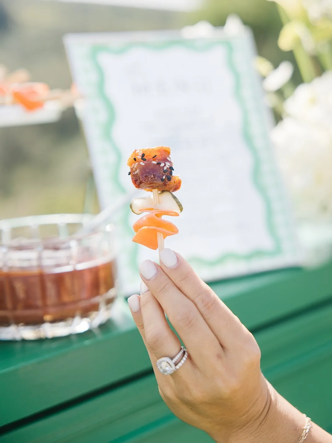 Perfectly glazed pork belly bites ✨ 

Had cut pork belly is roasted to perfection and tossed in a sticky sweet soy glaze before being skewered with house-pickled vegetables. Yum!

Photography @alyssahunterphoto
Rentals @oaktreeeventrentals
Planning @