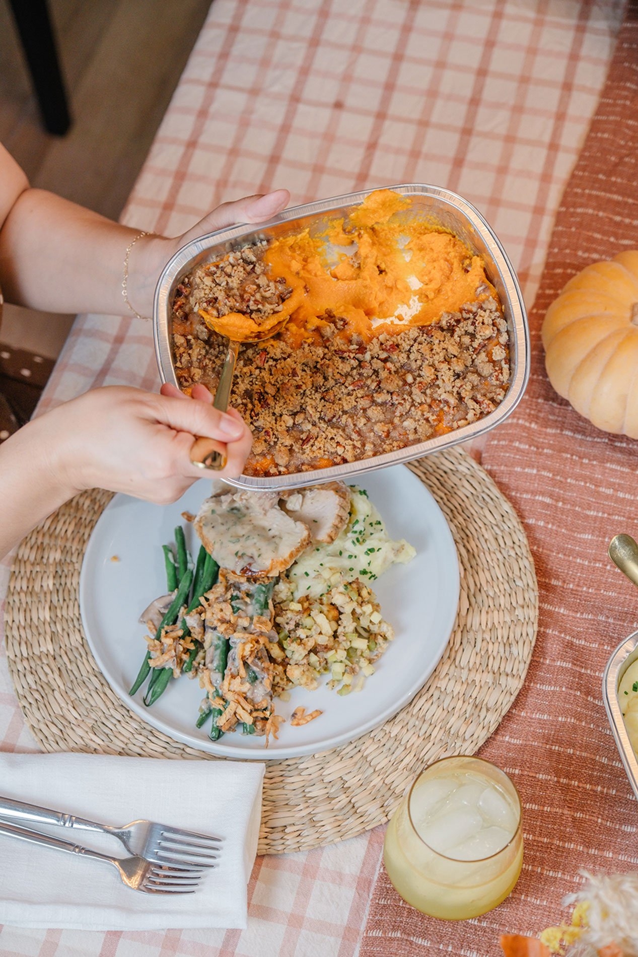 Thanksgiving-Meal-Delivery.jpg