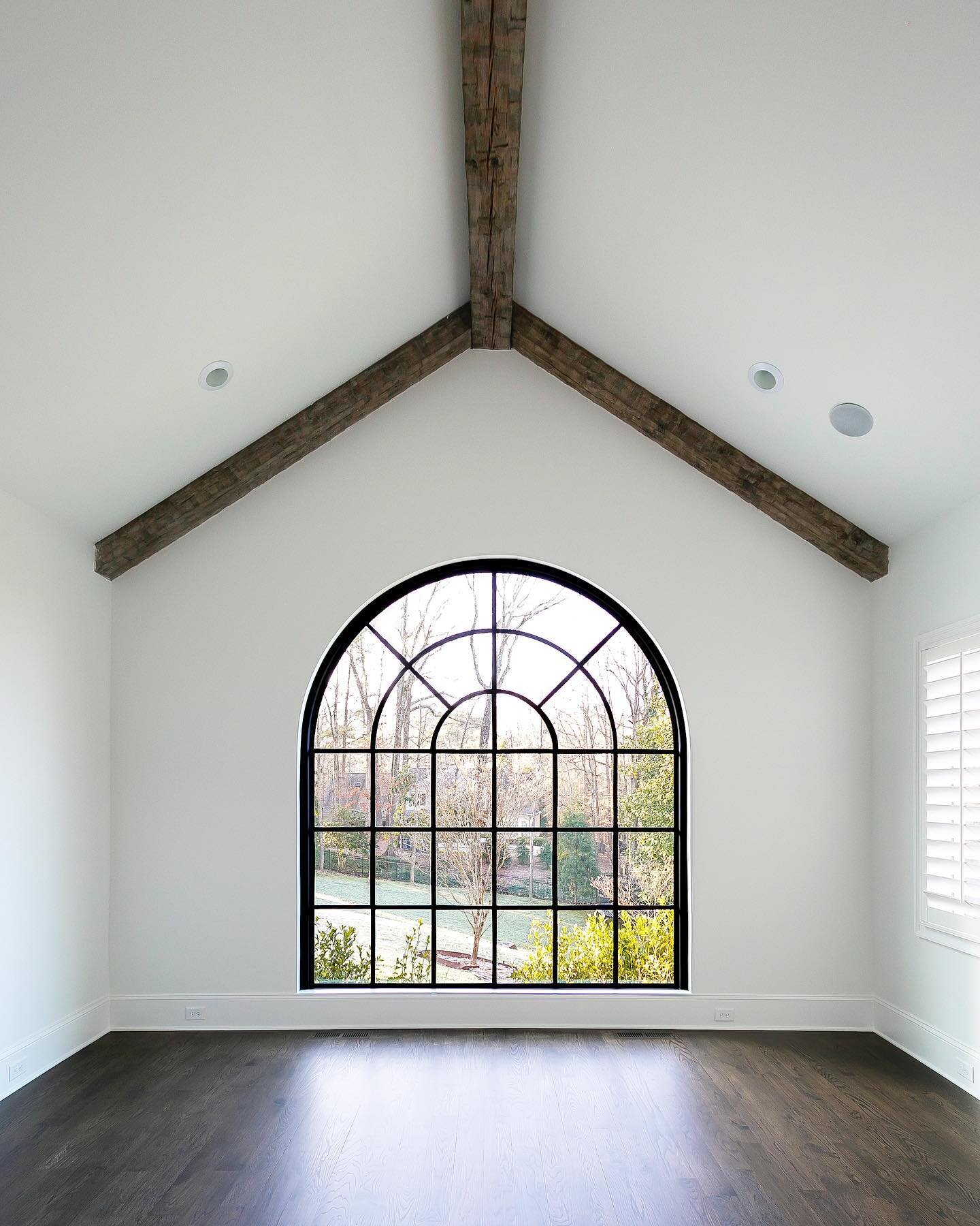 Here we did a custom mix of @minwaxusa Dark Walnut and Jacobean on the ceiling&rsquo;s beams to match the floor&rsquo;s rich, dark tone. 
.
.
.
.
.
#atlpainter #atlpainters #interiorpainting #customhouses #customhomes #customhome #stain #woodstain #w