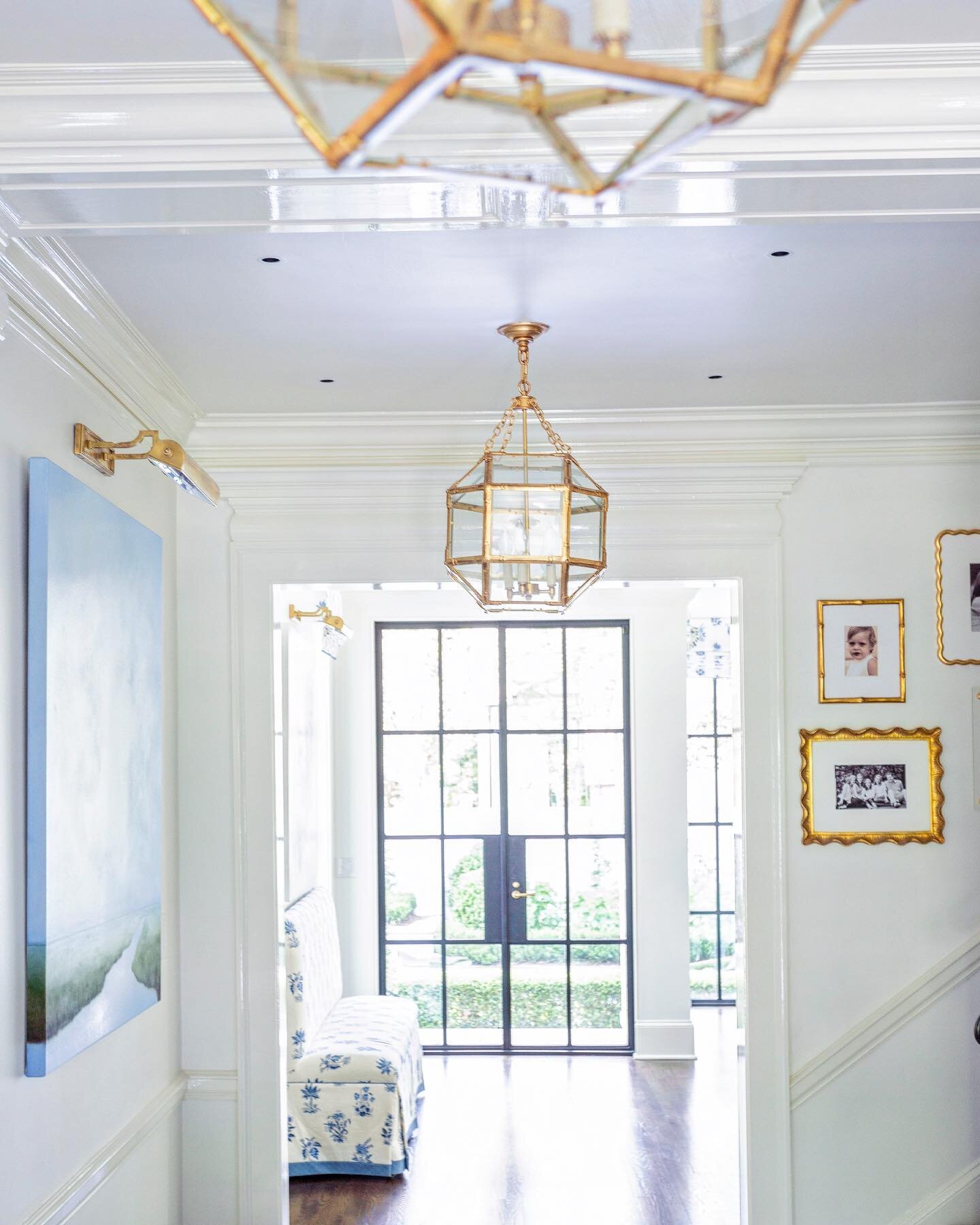 We used an eggshell finish on these ceilings to brighten and elevate the space. How do you like the light pick-up? 
.
.
.
.
.
#interiorpainting #interiorpainter #interiorpainters #eggshell #eggshellceiling #atlantapainter #atlantapainters #houseinspi