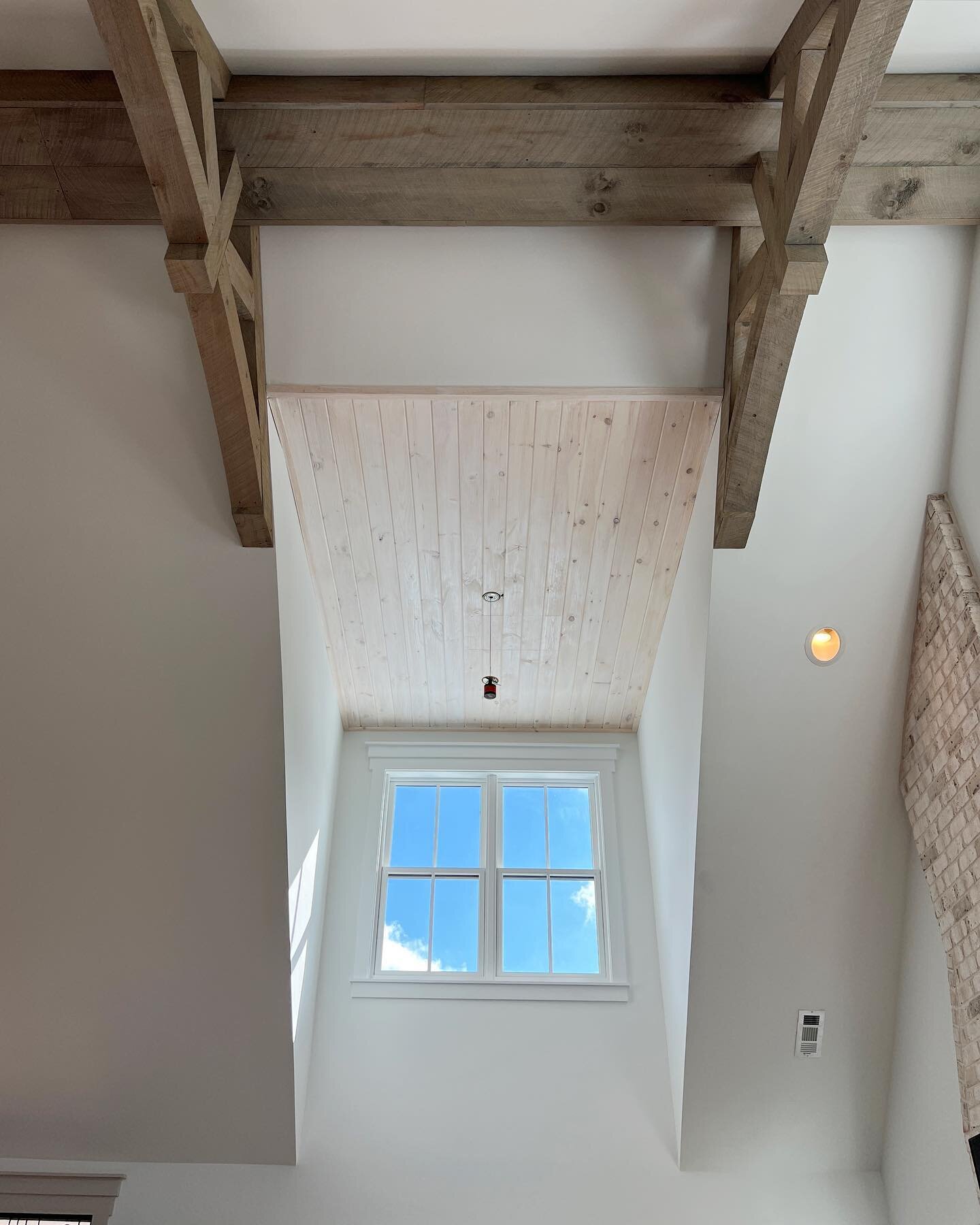 360* of detail in this Blue Ridge beauty 😍 We did a custom stain on the exposed beams, and a whitewash stain on the ceiling&rsquo;s tongue and groove. 
.
.
.
.
.
.
#blueridgecabins #atlpainter #interiorpainting #customstain #houseinspo #paintideas #