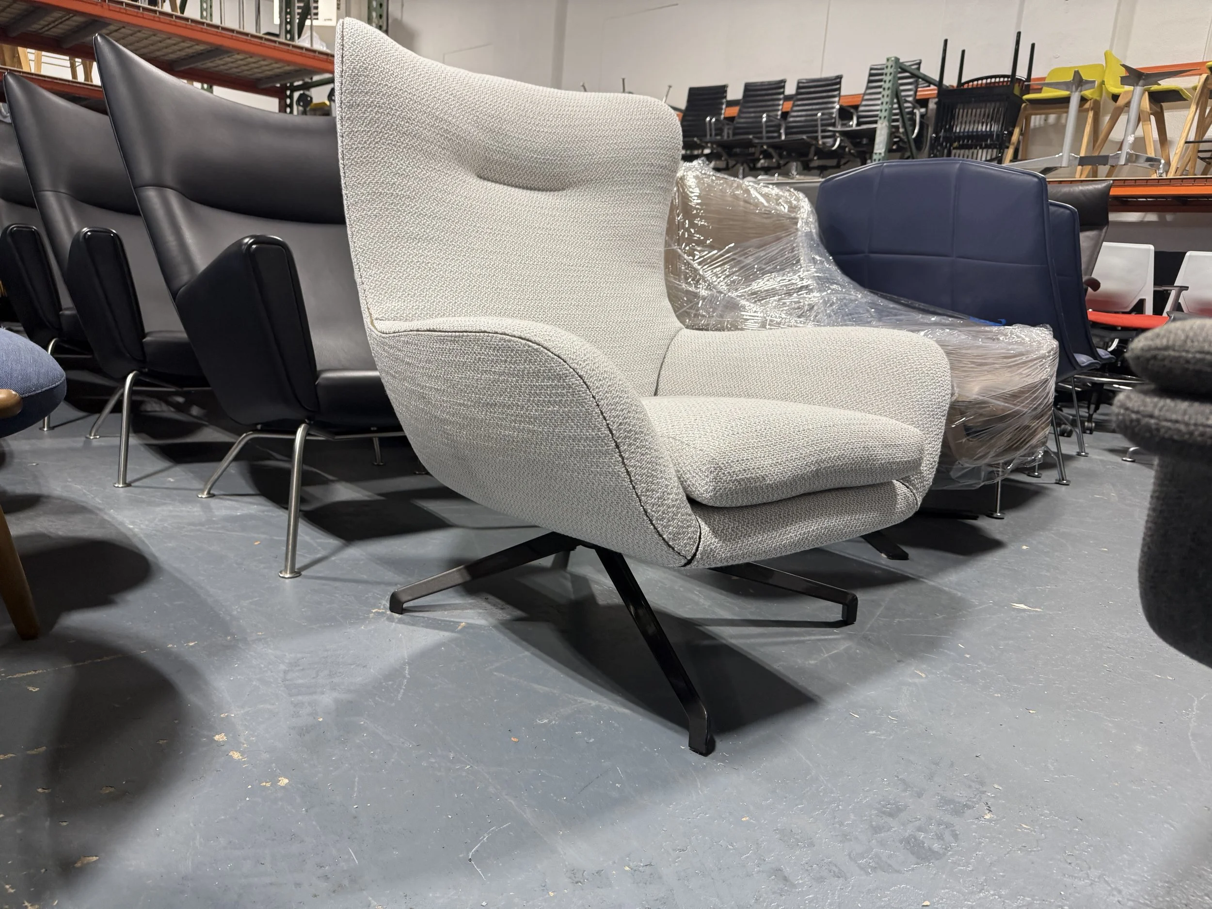Minotti Jensen Fabric Swivel Lounge Arm Chair High Back