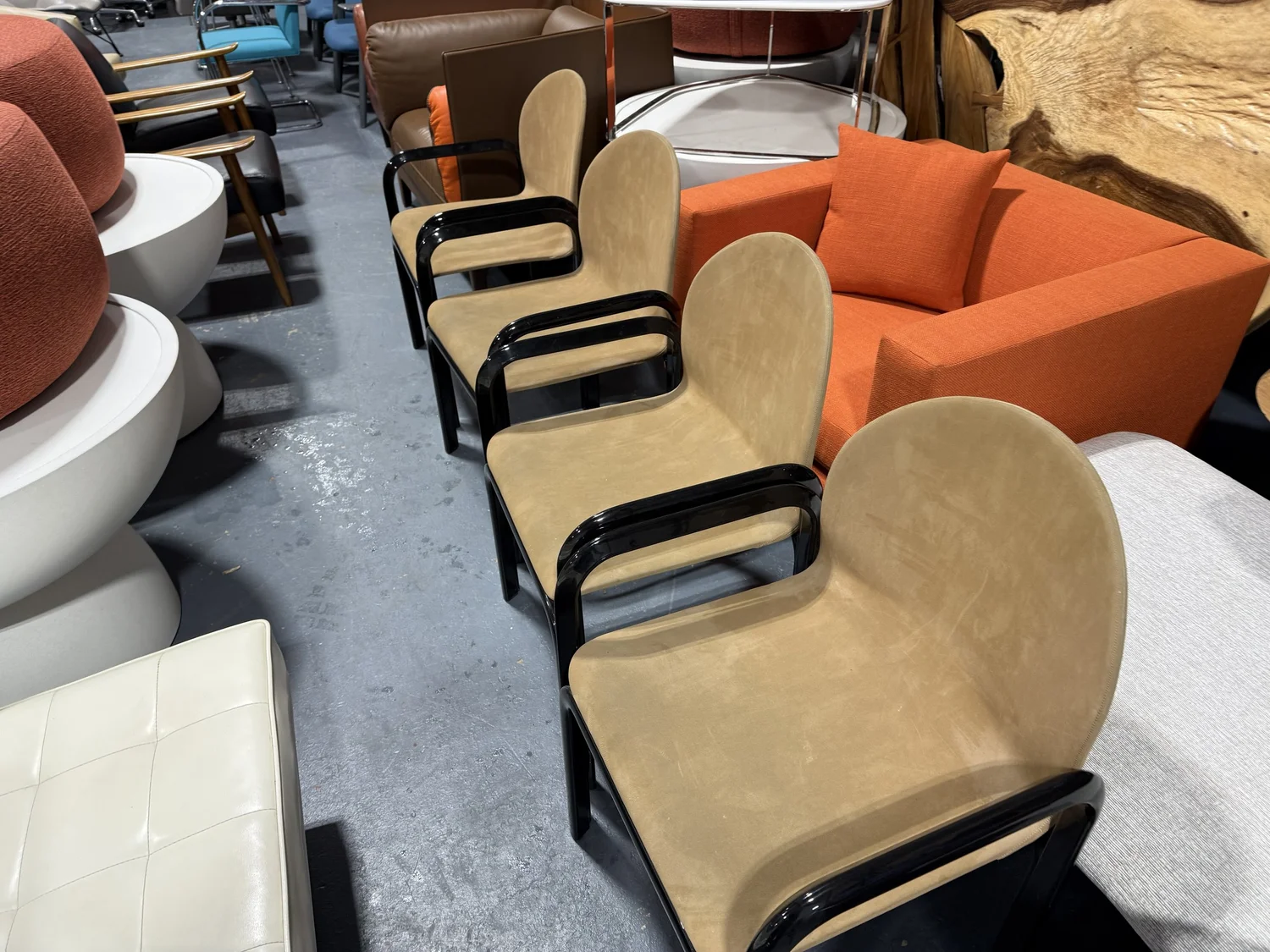 Knoll Vintage Gae Aulenti Orsay Suede 5 PC Dining Set — WANNASOFA