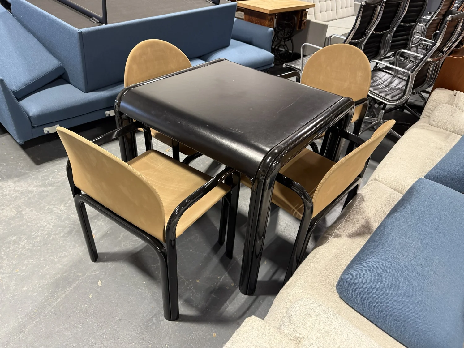 Knoll Vintage Gae Aulenti Orsay Suede 5 PC Dining Set — WANNASOFA