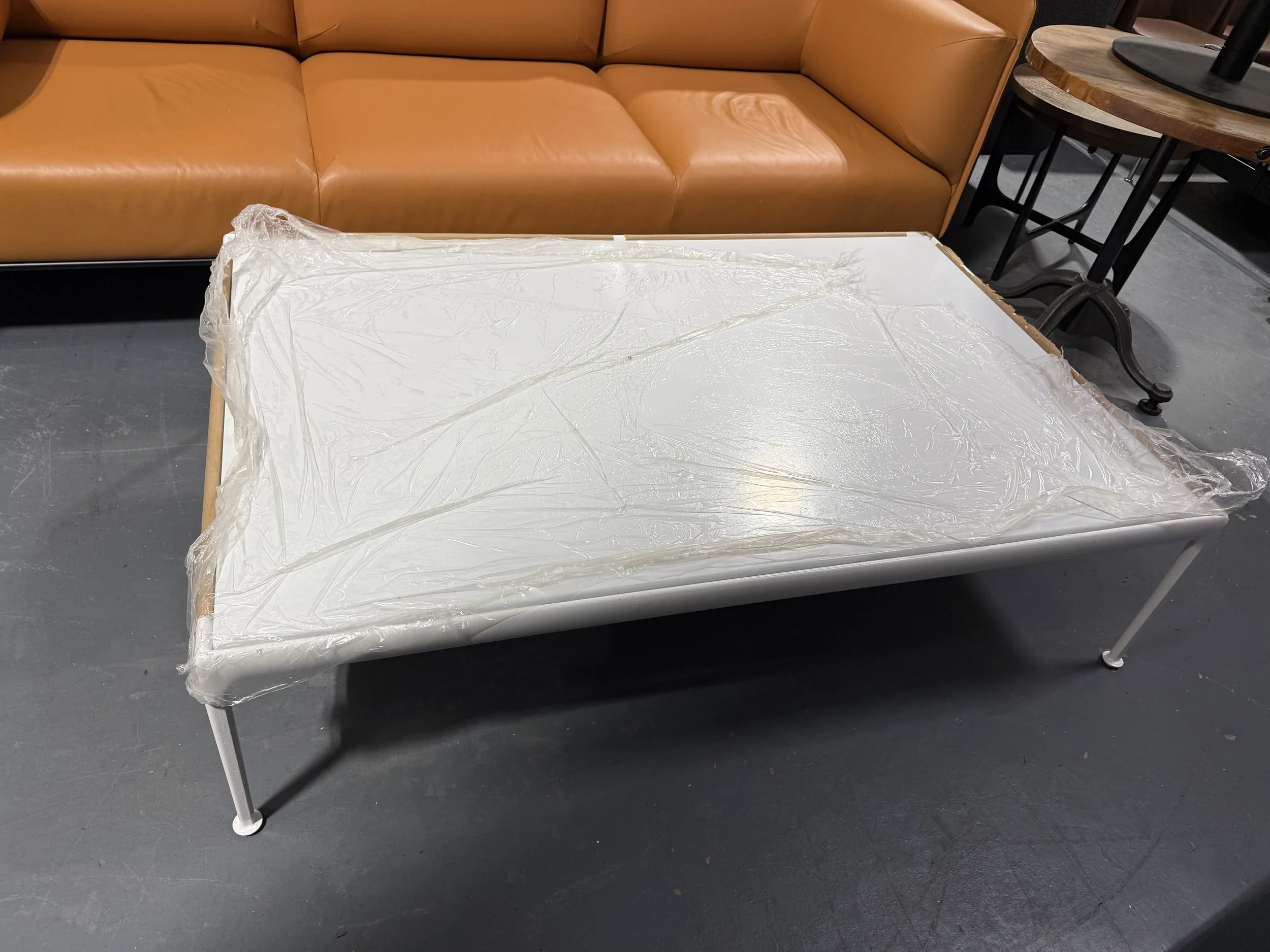 DWR Design Within Reach Knoll Richard Schultz Large Porcelain Outdoor Coffee Table White NEW