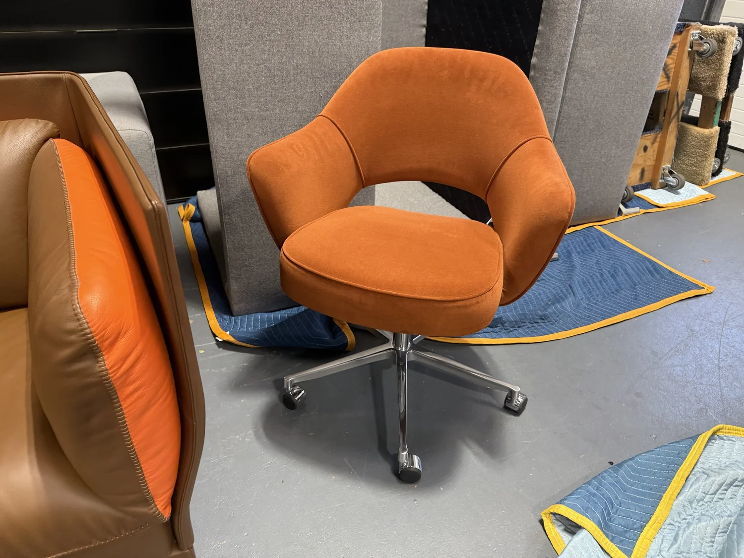 Knoll Saarinen Executive Office Chair with Pneumatic Raise