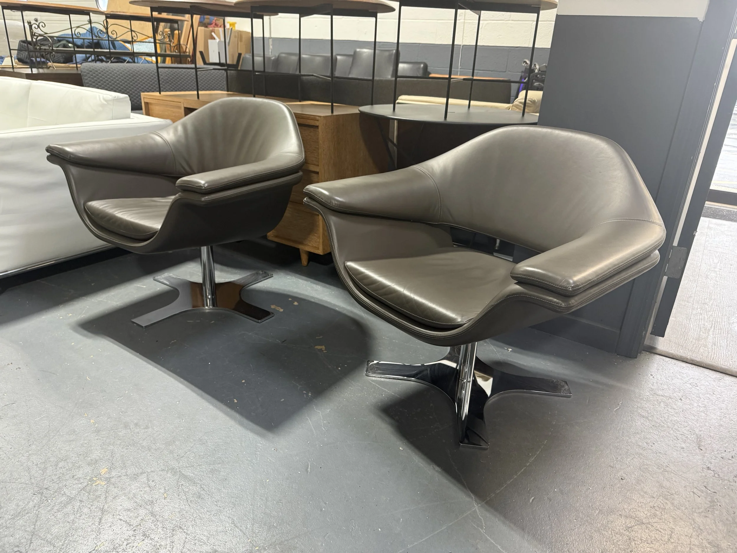 Molteni & C Hi-Cove Leather Swivel Lounge Arm Chairs 3 AVAILABLE
