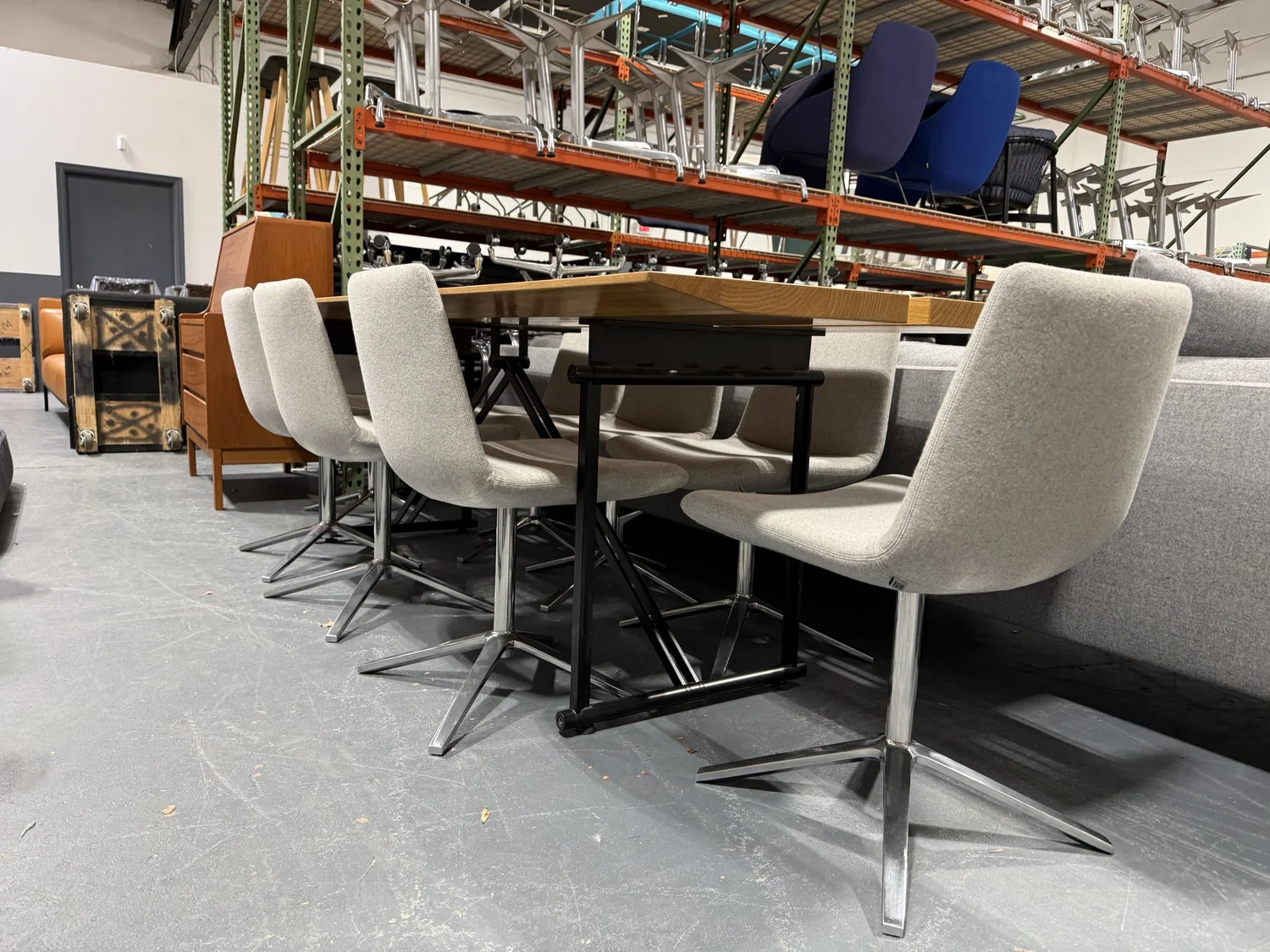 Dining Set 8 X B&B Italia Swivel Dining Chairs and Holly Hunt Oak 