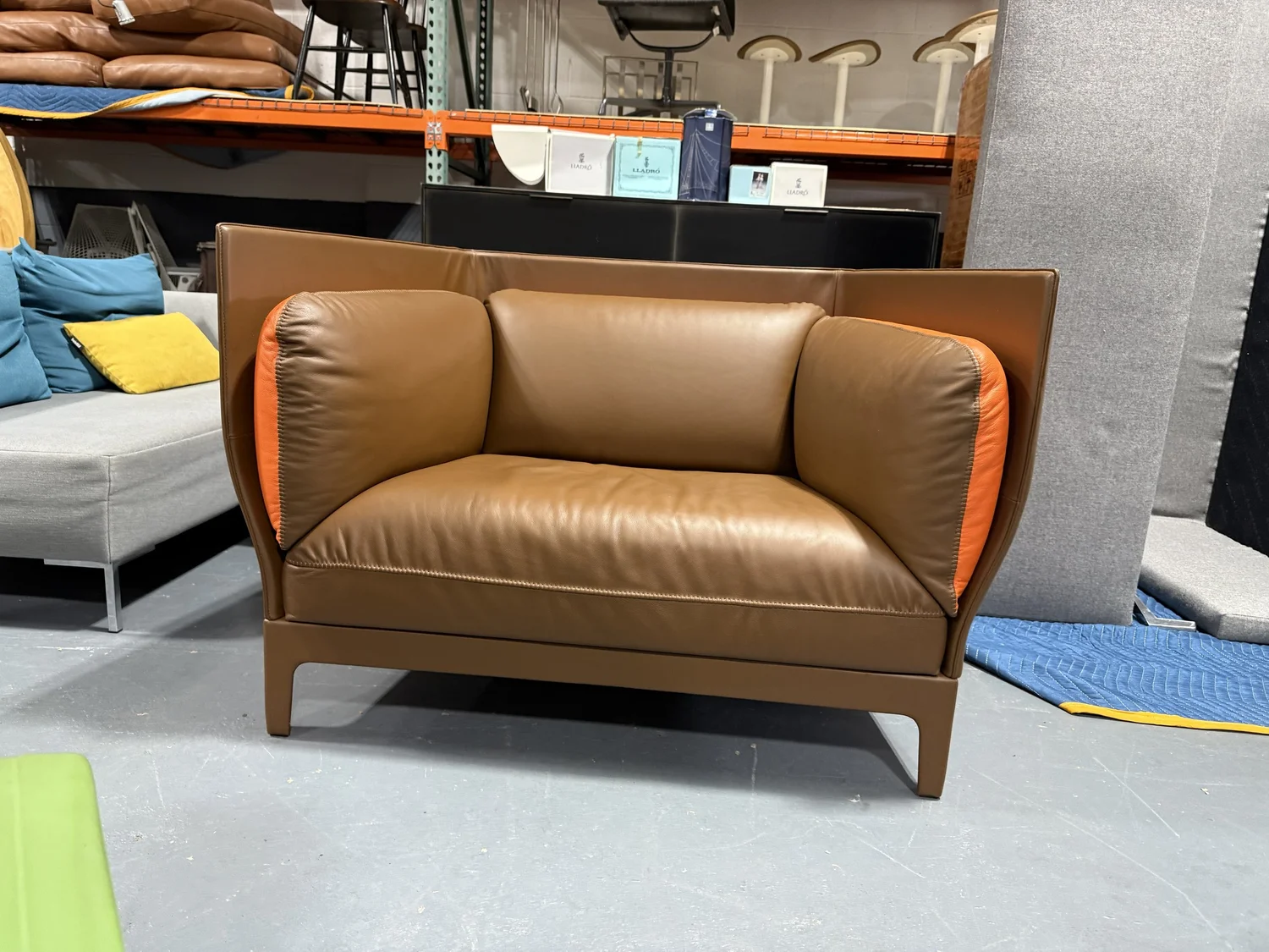 【展示極美品】Poltrona Frau 1人掛けソファ オットマン Poltrona Frau Leather Wide High Back ALONE Lounge Arm Chair