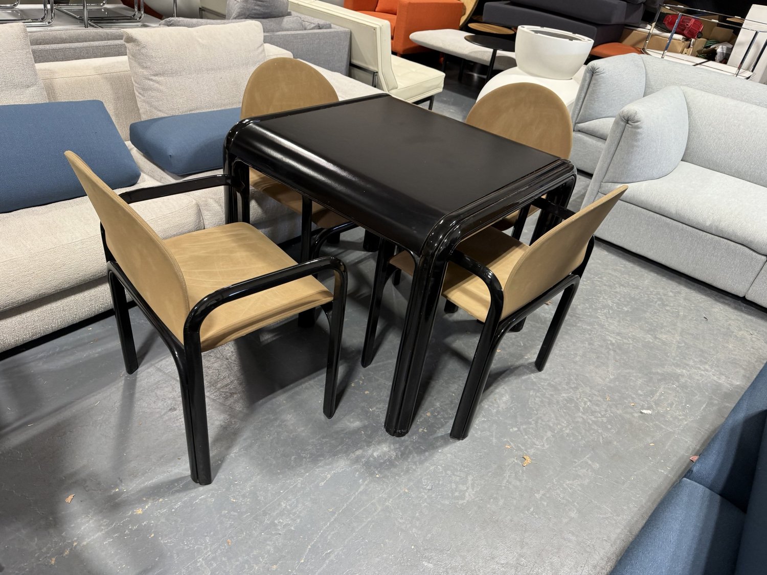 Knoll Vintage Gae Aulenti Orsay Suede 5 PC Dining Set — WANNASOFA