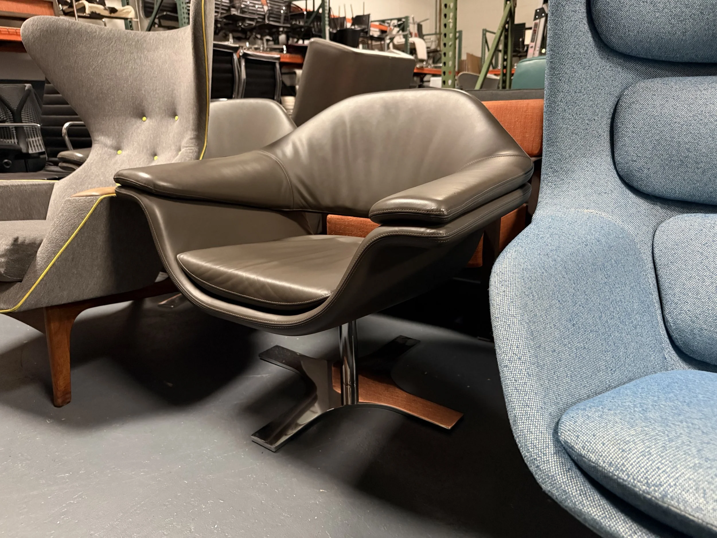 Molteni & C Hi-Cove Leather Swivel Lounge Arm Chairs 3 AVAILABLE