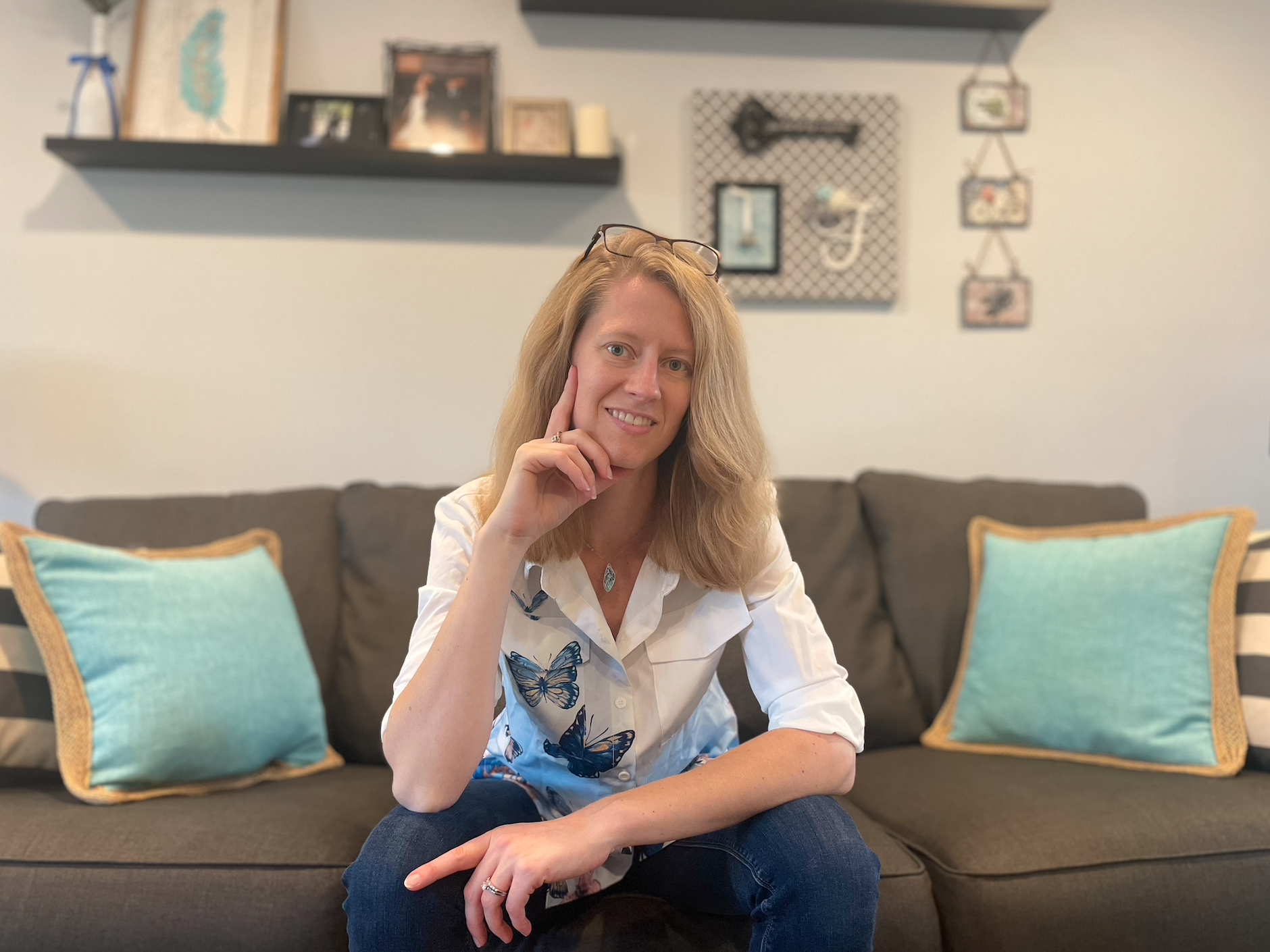 Lindsey Frank connecting with her clients as a transformation guide and coach on their journeys of personal transformation