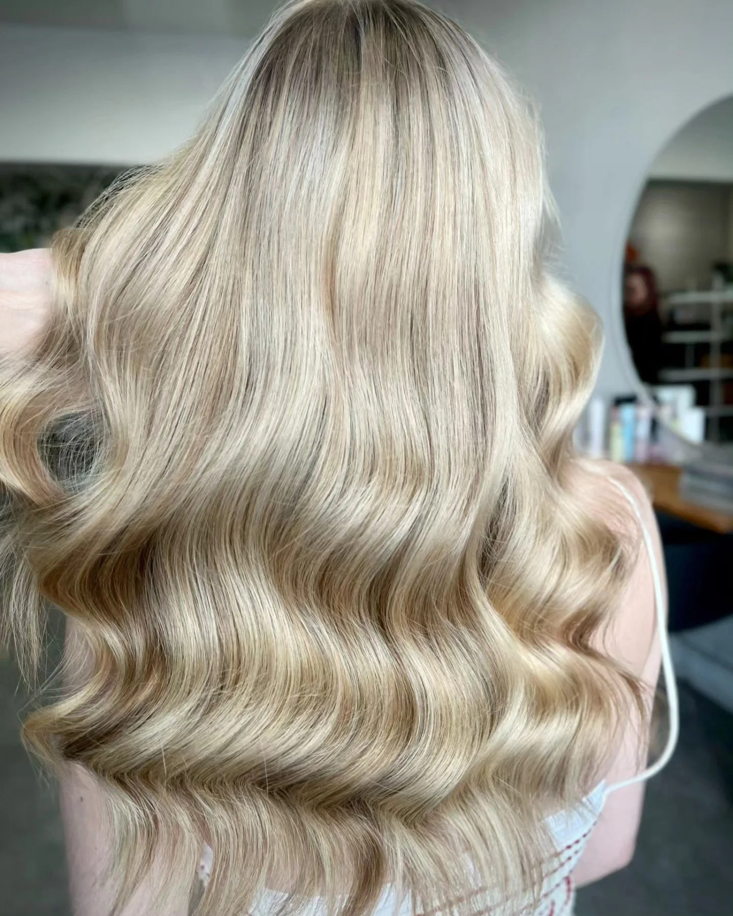 𝔹𝕣𝕚𝕘𝕙𝕥𝕖𝕣 𝕕𝕒𝕪𝕤
Aika raikastaa pipon alta paljastuneet hiukset ☀️

Ajan saat varattua netist&auml; www.luxhuone.fi
soittamalla 0442421401
tai t&auml;&auml;lt&auml; instasta viestill&auml; ❤️

N&auml;hd&auml;&auml;n Luxissa ✨️

T&auml;m&auml