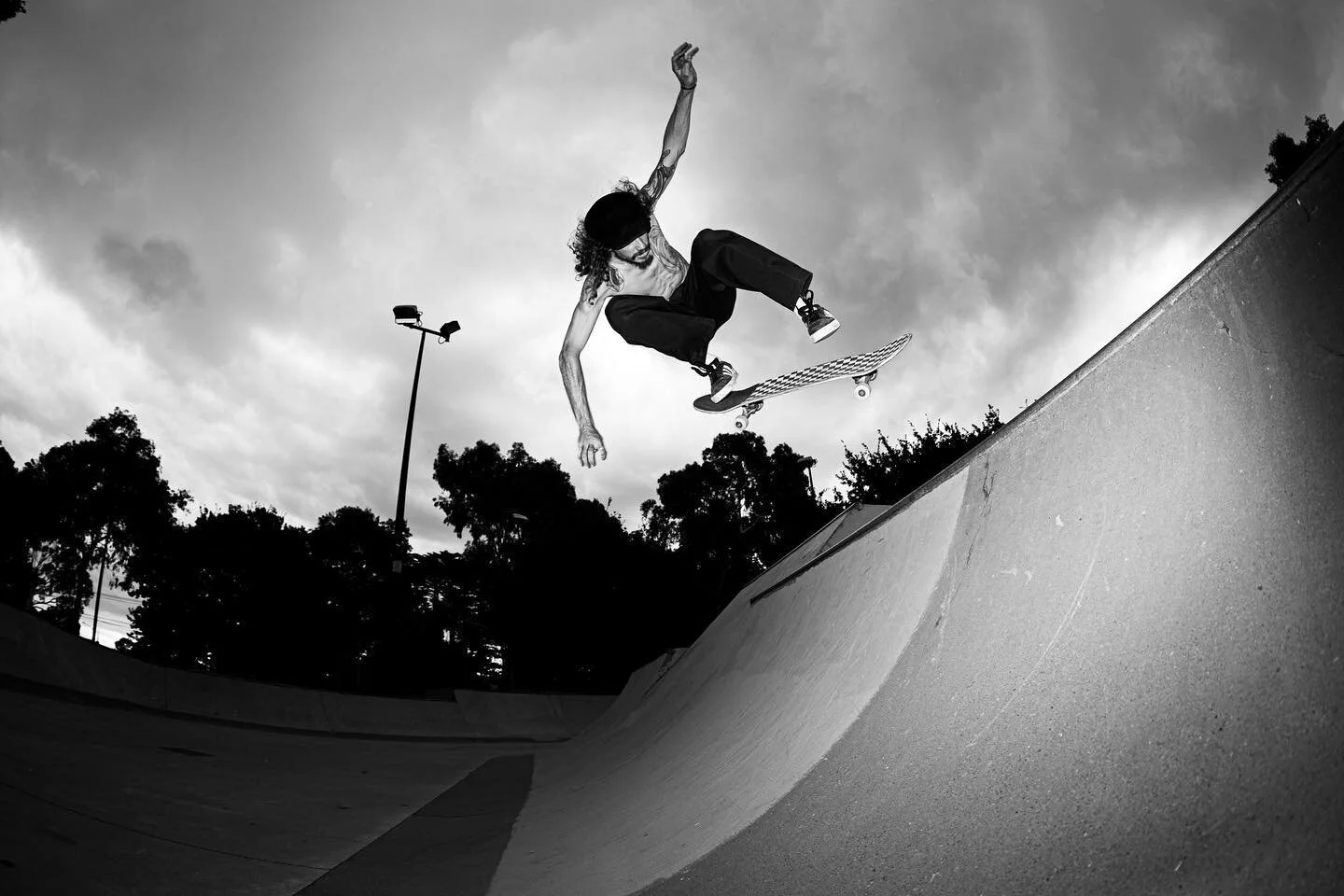 @anu_shanra in black and white
.
@larrikingriptape 
@kickpush.com.au 
.
@sonyalpha.anz 
@sonyaustralia 
@ttartisanofficial 
#sonyalphaanz #melbourneskateboarding