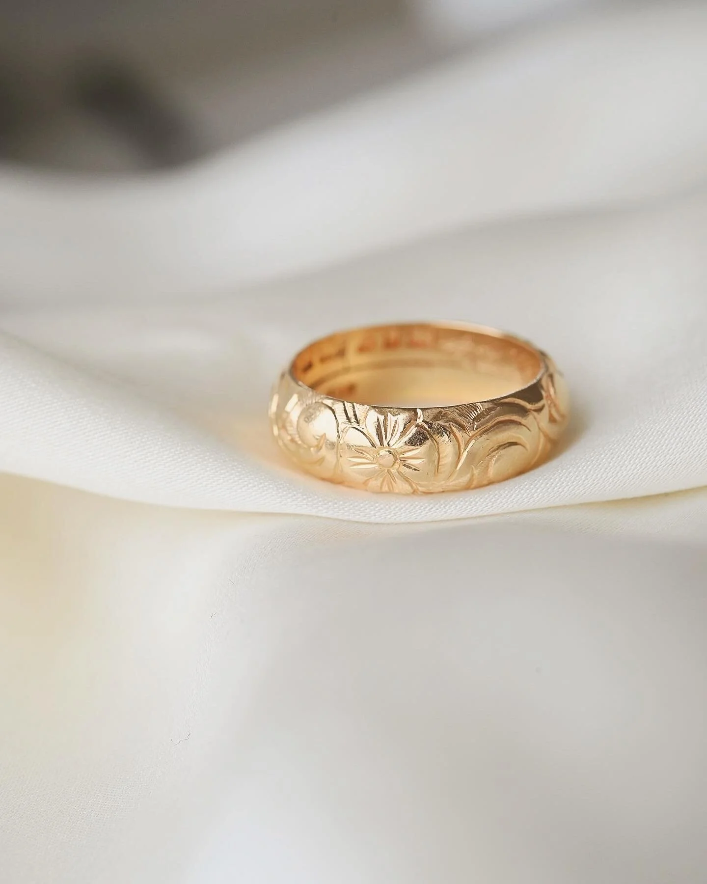 Antique 81 Year Old Engraved Wedding Band 18K Gold 1941 Oldmine