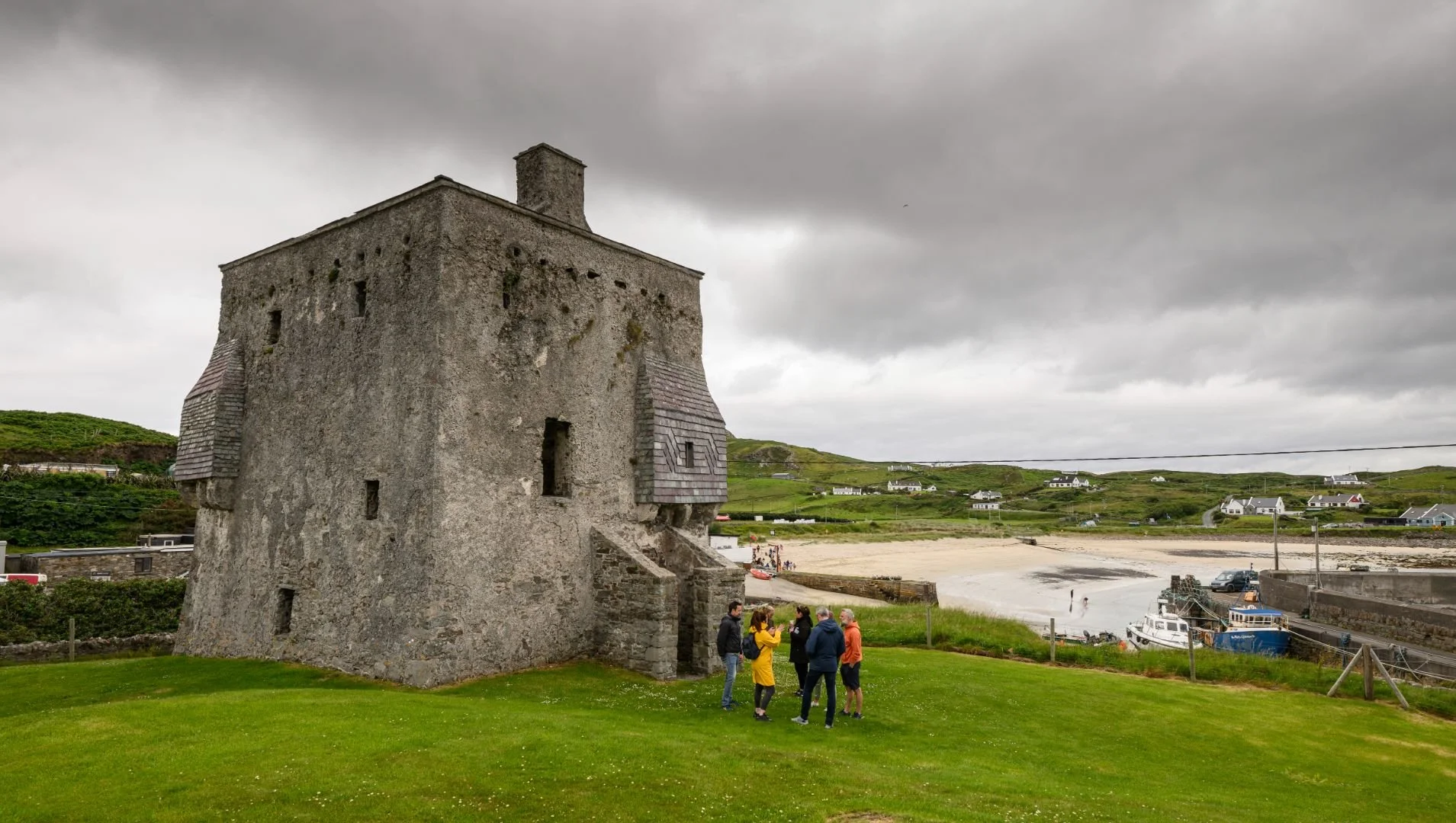 clare-island-walk-to-granuaile-castle-tower-house_DSC3315.jpg