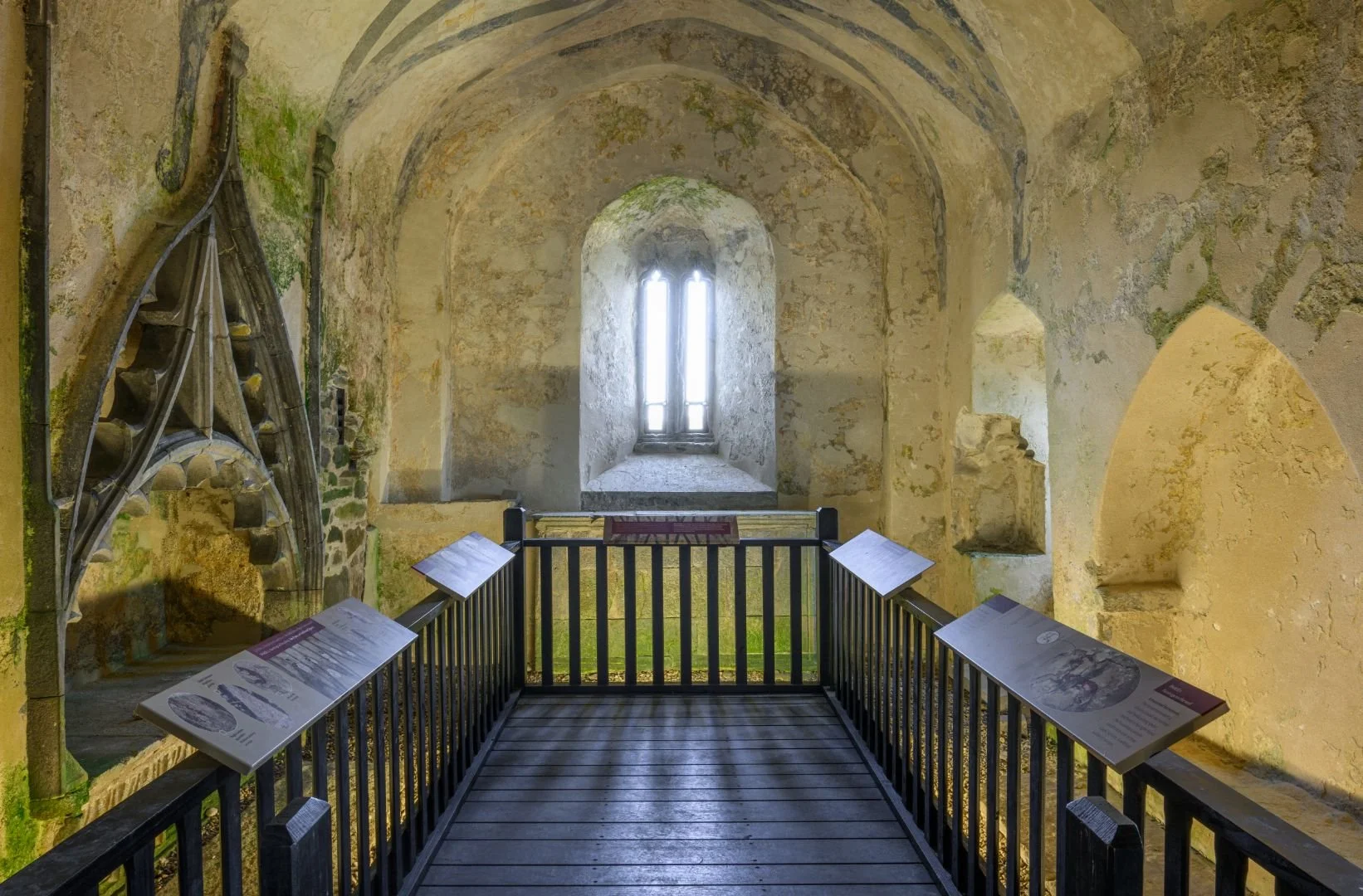clare-island-abbey-grainne-omalley-tomb-medieval 6669.jpg