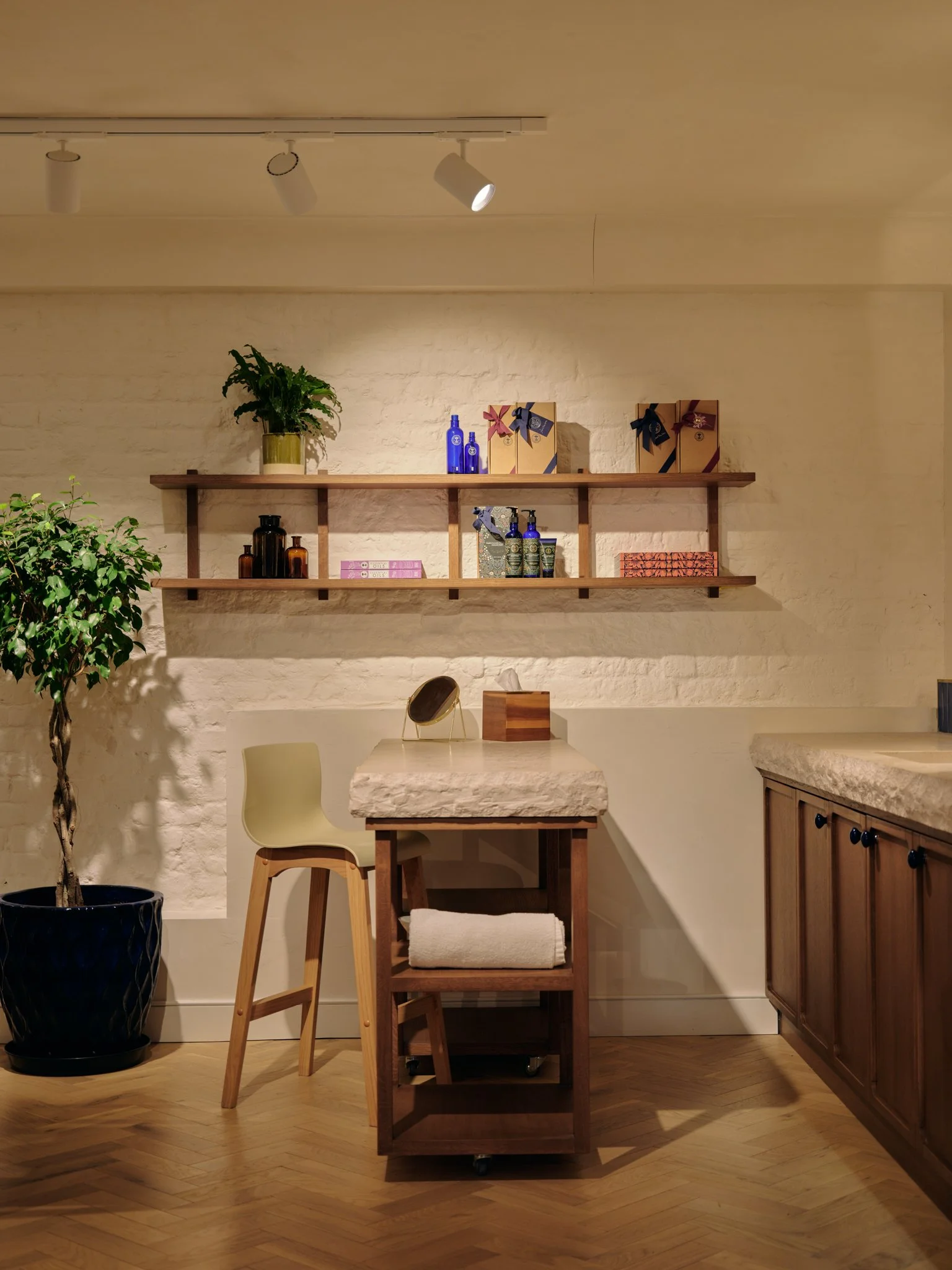 15_NYR CG_Treatment Table.jpg