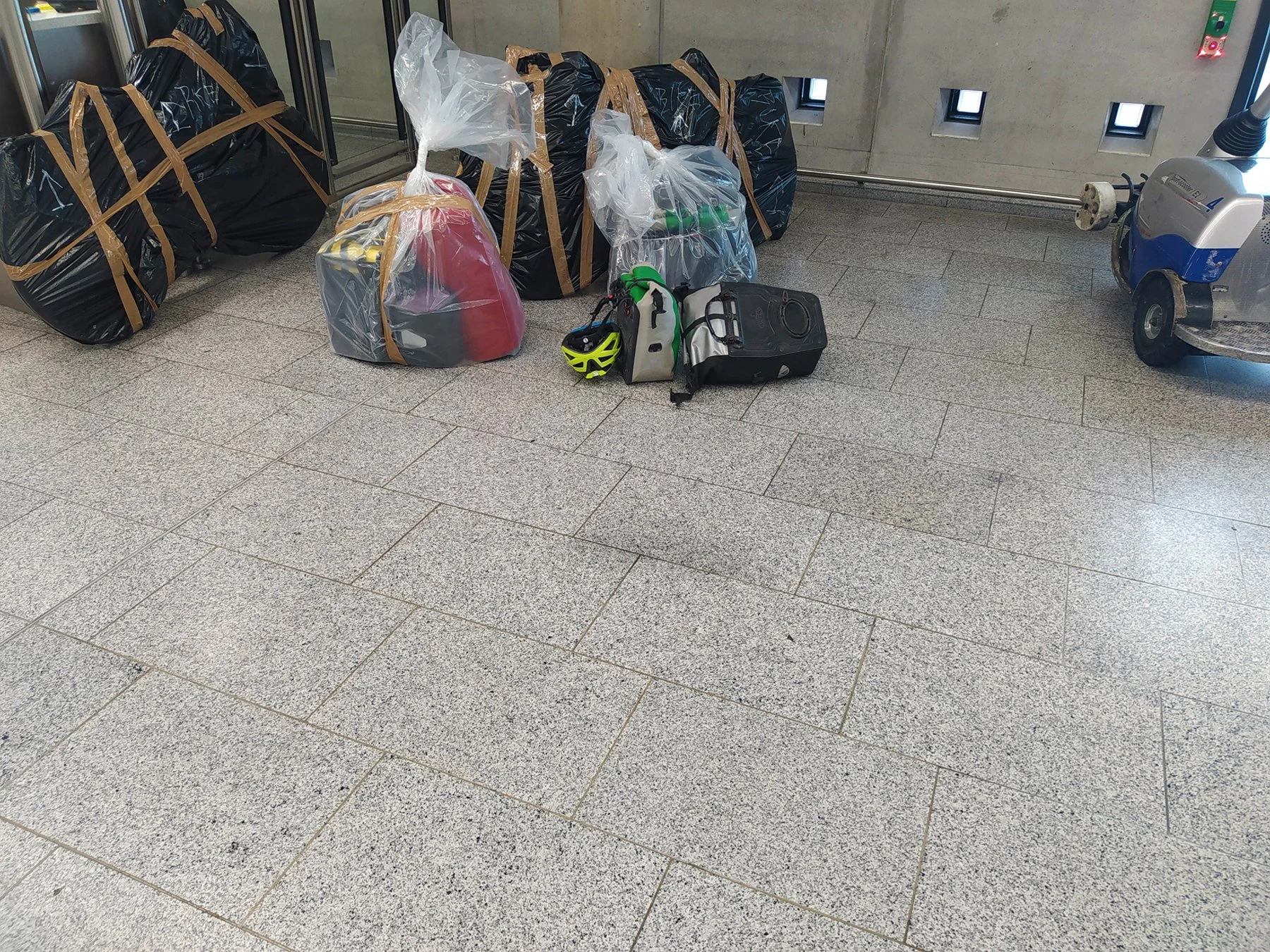 Am Flughafen_verpackt.jpg