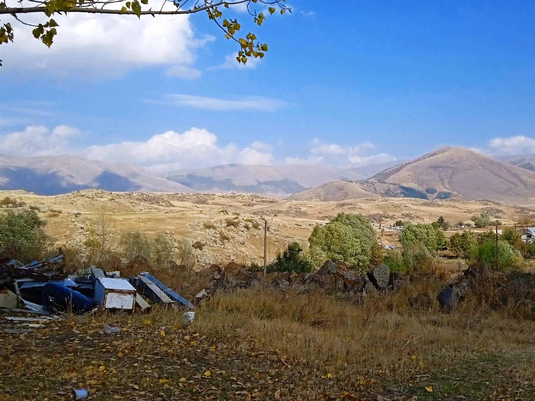 Typische landschaft direkt am Highway.jpg