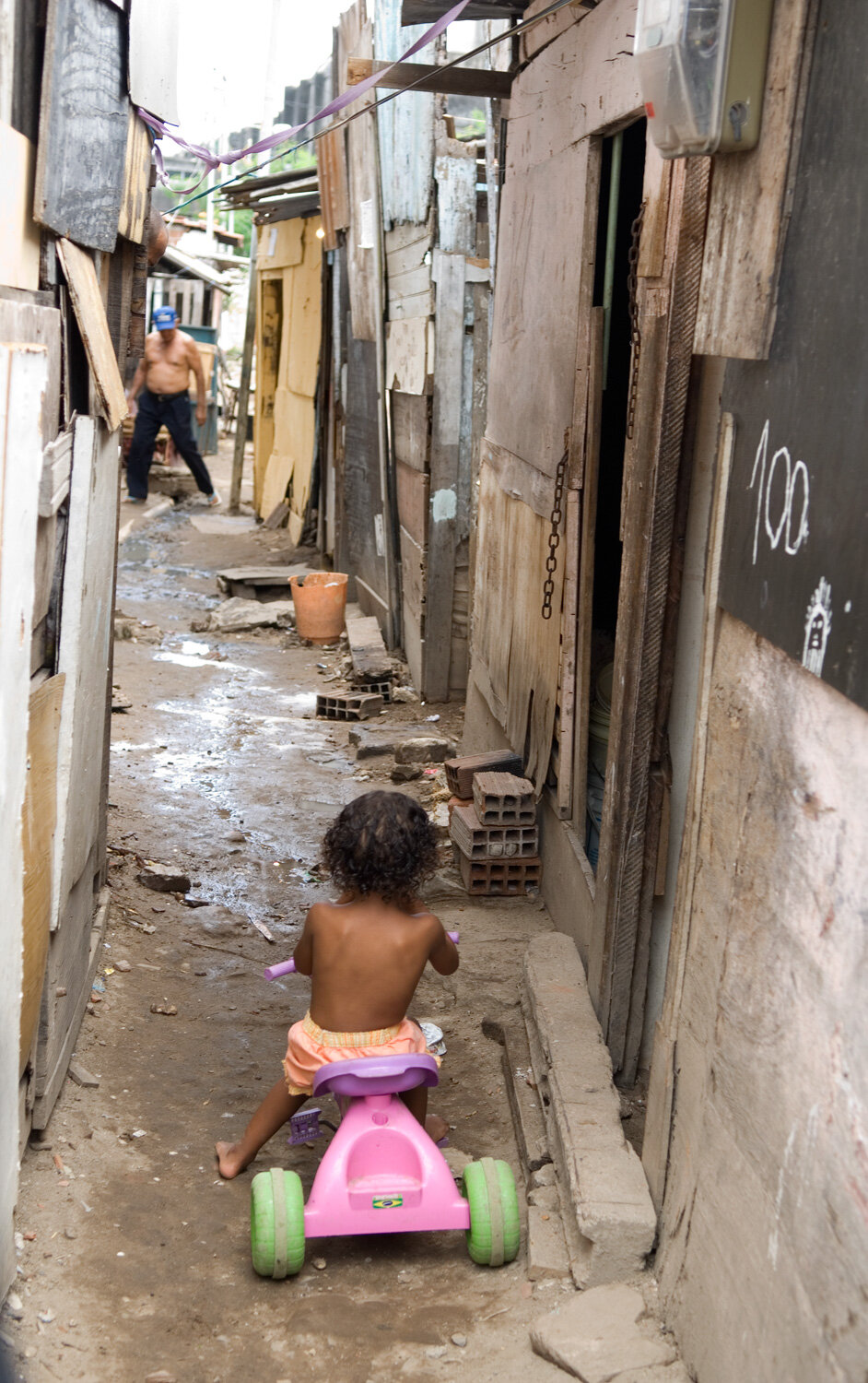 Brazil_Favela_Eleanor_Bentall.jpg