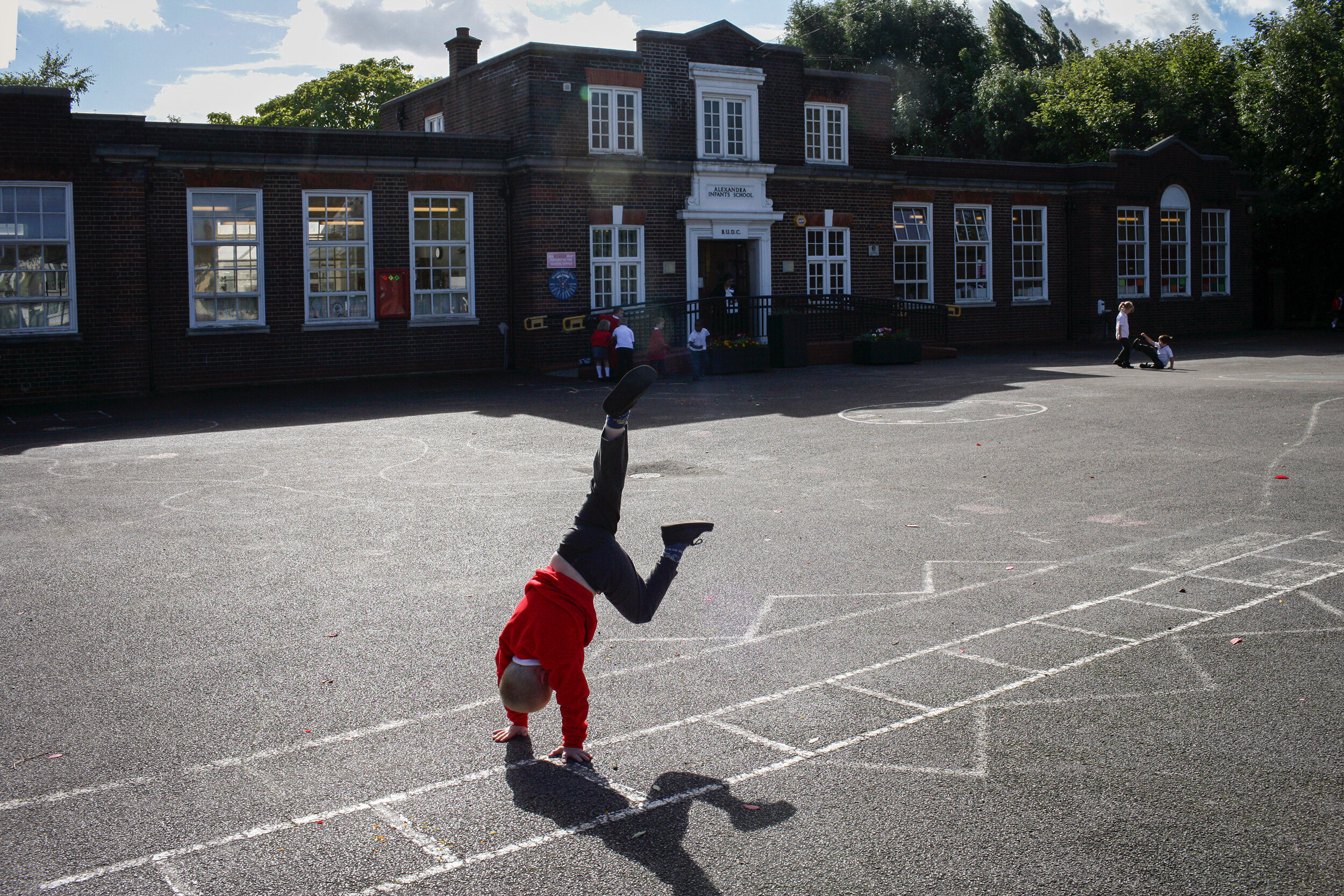  Alexandra Infant School, Bromley, Kent, UK.  Playground.  Shot by Eleanor Bentall, photographer, for The Daily Telegraph.  
