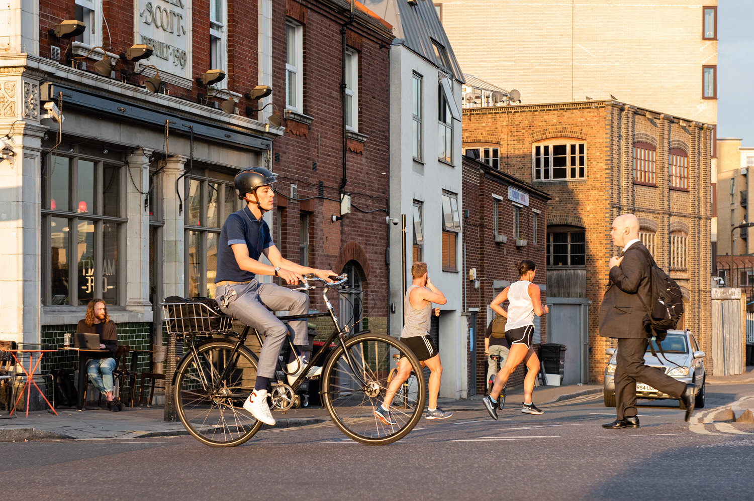  Cycling, walking, Hackney, London.  Photo by Eleanor Bentall 