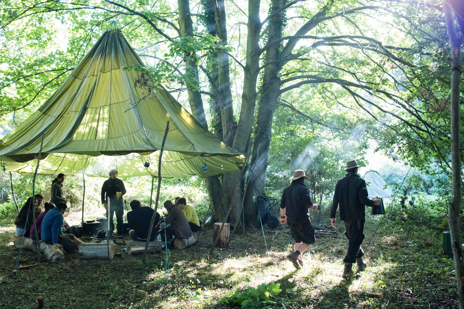  Lee Valley Regional Park.  Introduction to Bushcraft Wild Camp Course, Dobbs Weir.  Expedition breakfast under parachute. Shot by Eleanor Bentall, London based photographer. 