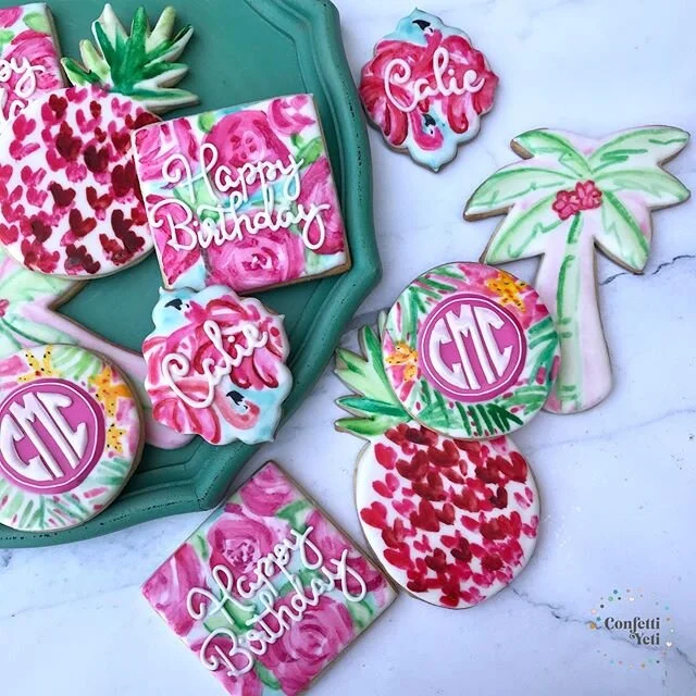 Give me all the Lily Pulitzer! 🌴 🍍 🦩 🌺 . It was a fun set to do! Happy Birthday Calie!

#confettiyeticookies #lilypulitzercookies #lilypulitzer #pineapplecookies #palmtreecookies #customsugarcookies #sugarcookies #cookiesofinstagram #decoratedsug