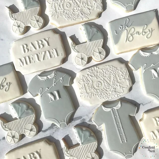Gender neutral shower favors for Baby Metzel. I love every chance I get to do some white on white, and through in there negative space botanicals. Why not?

#confettiyeticookies #babyshowercookies #genderneutralcookies #floralcookies #babycarriagecoo