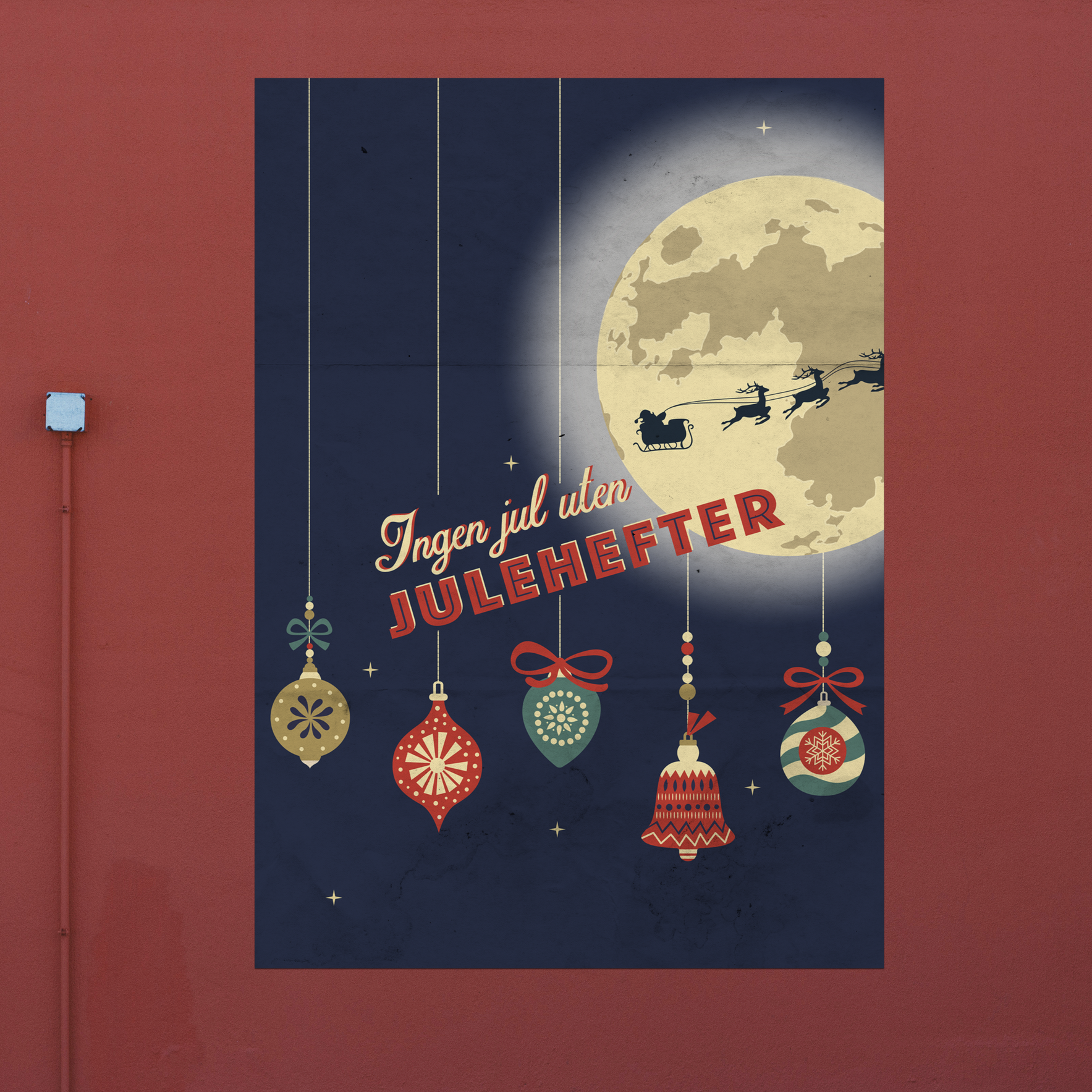 bladcentralen, plakat med tegning av julenissen som rir forbi en stor måne med sine reinsdyr. nederst i plakaten er det flere julekuler og rett over er det en tekst hvor det står: ingen jul uten julehefter