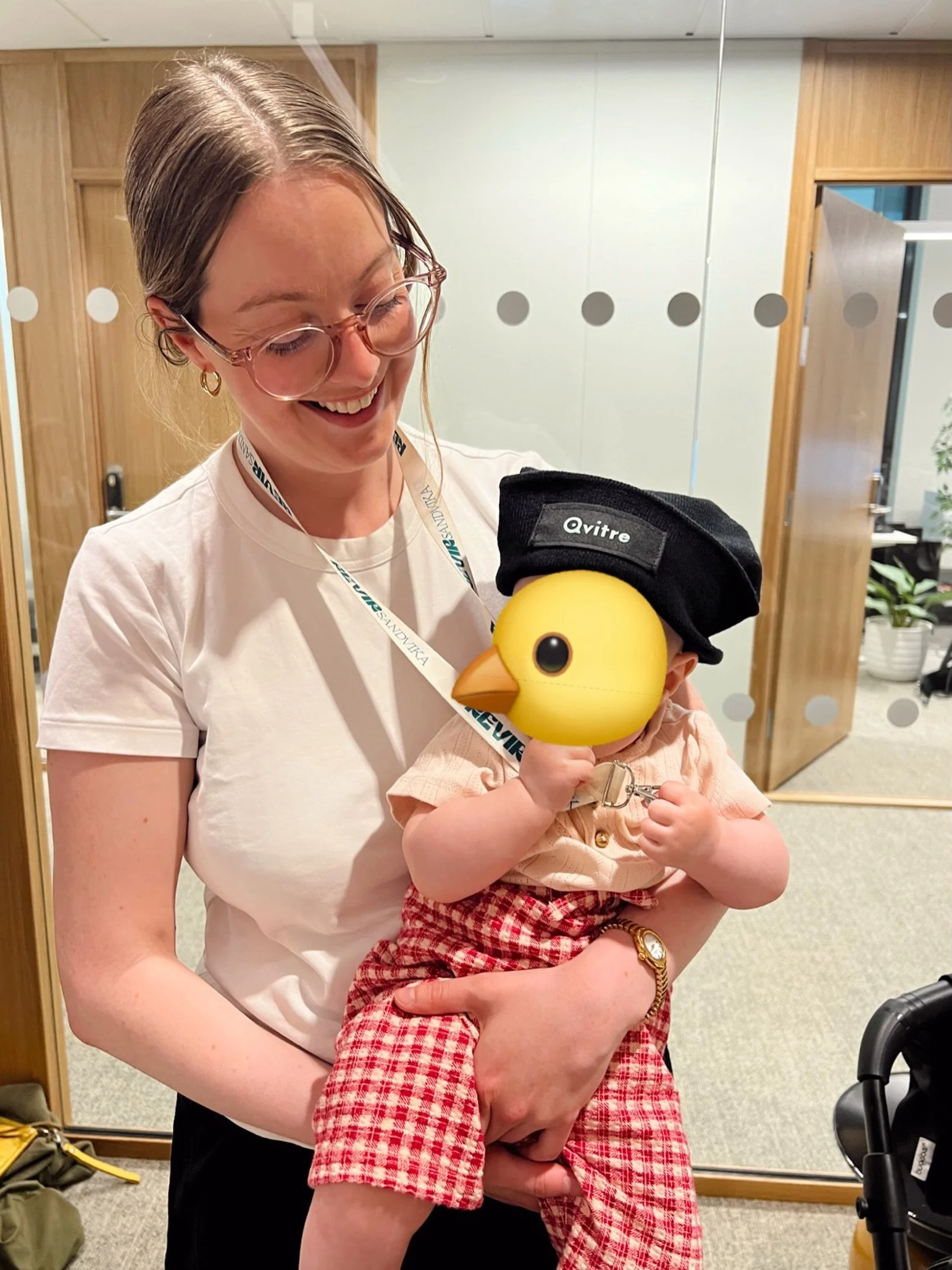 ✨ Forrige uke fikk vi storfint bes&oslash;k p&aring; kontoret av Eline og Molly 💛🍼Vi gleder oss til &aring; f&aring; deg tilbake, Eline! 

#revir #designer #mammaperm