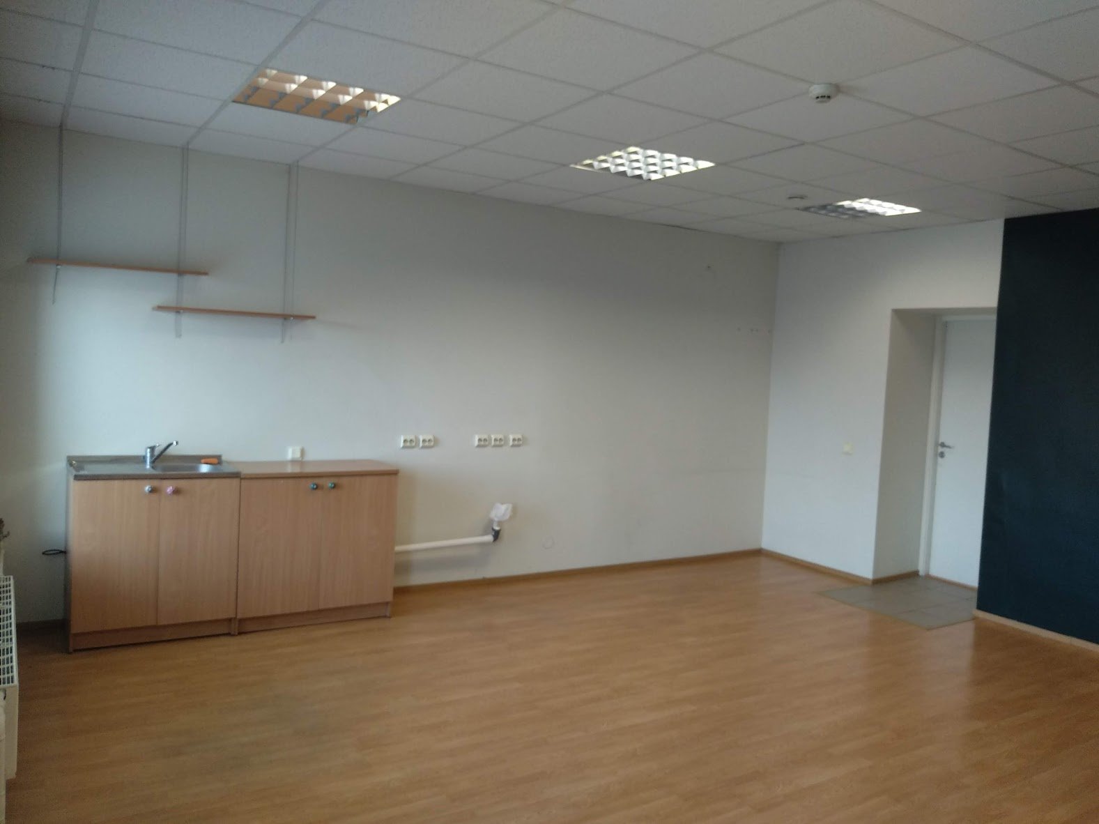 Pärnu mnt 142, G korpuse 8. korrusel, kööginurgaga hubane büroo, sobib teeninduseks, koolituseks jm. 34 m², hind 272 €
