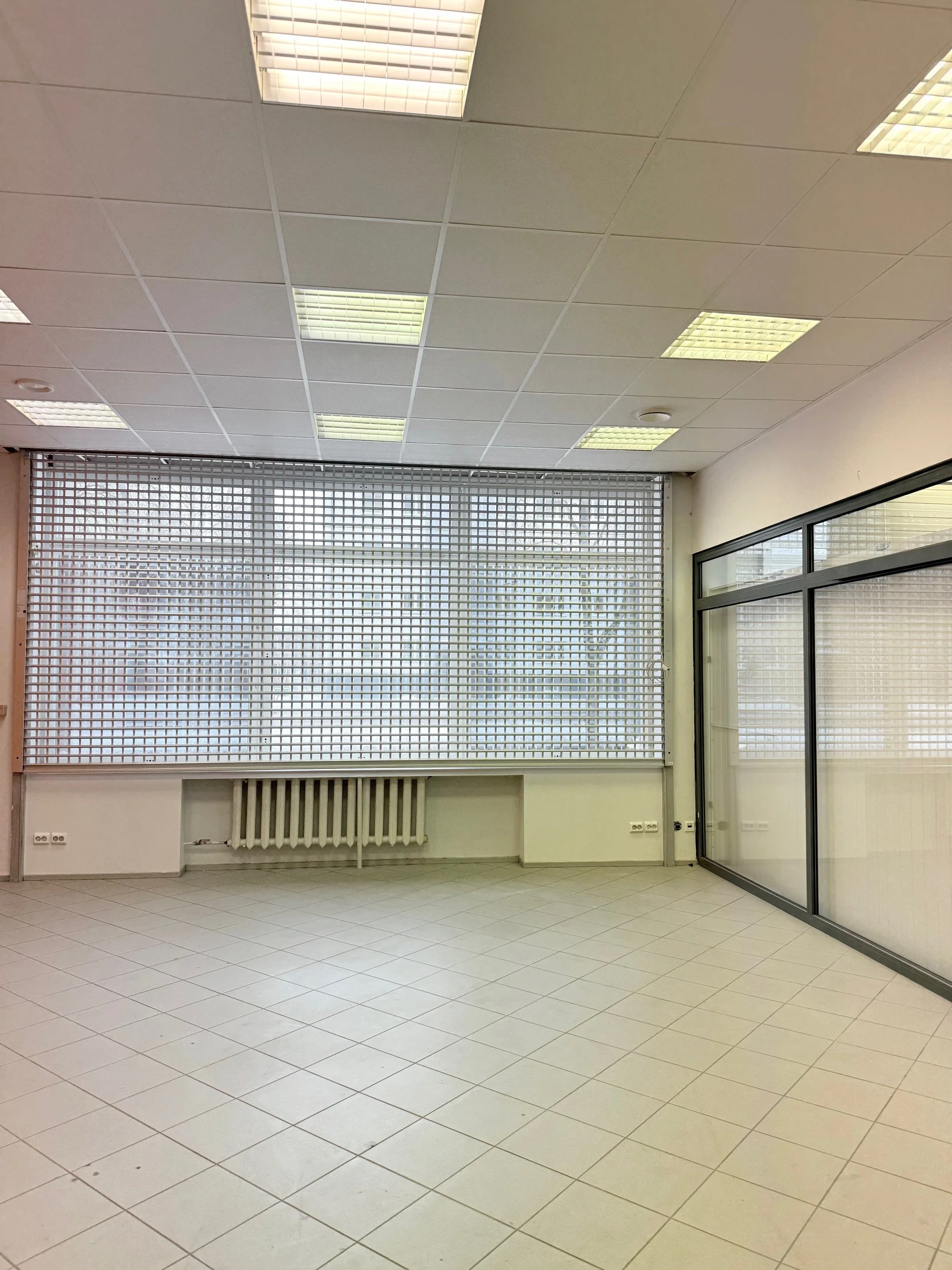 Pärnu mnt. 142, AE korpuse 1. korrusel asuv teenindus või laopinnaks sobiv kahest osast koosnev pind suurusega 70 m², hind 560 €