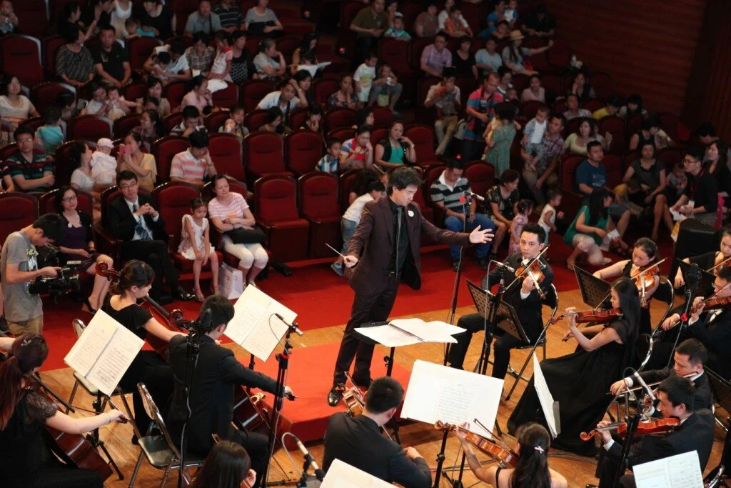 conducting sichuan philharmonic.jpeg