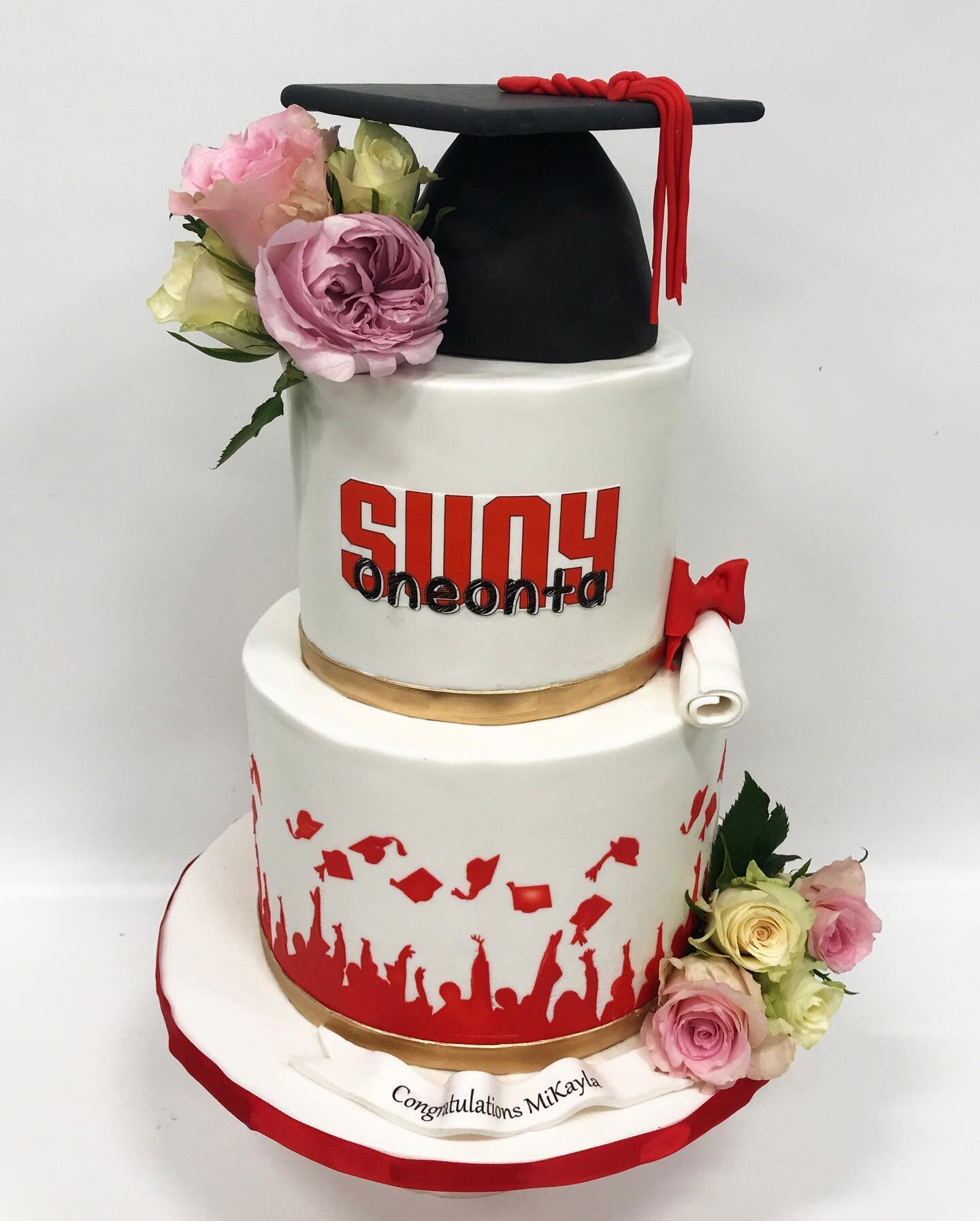 For the grad 👩&zwj;🎓 👨&zwj;🎓 🎓#gradcake #celebratethegrad #classof2021 #celebrate #congrats #cakefairy