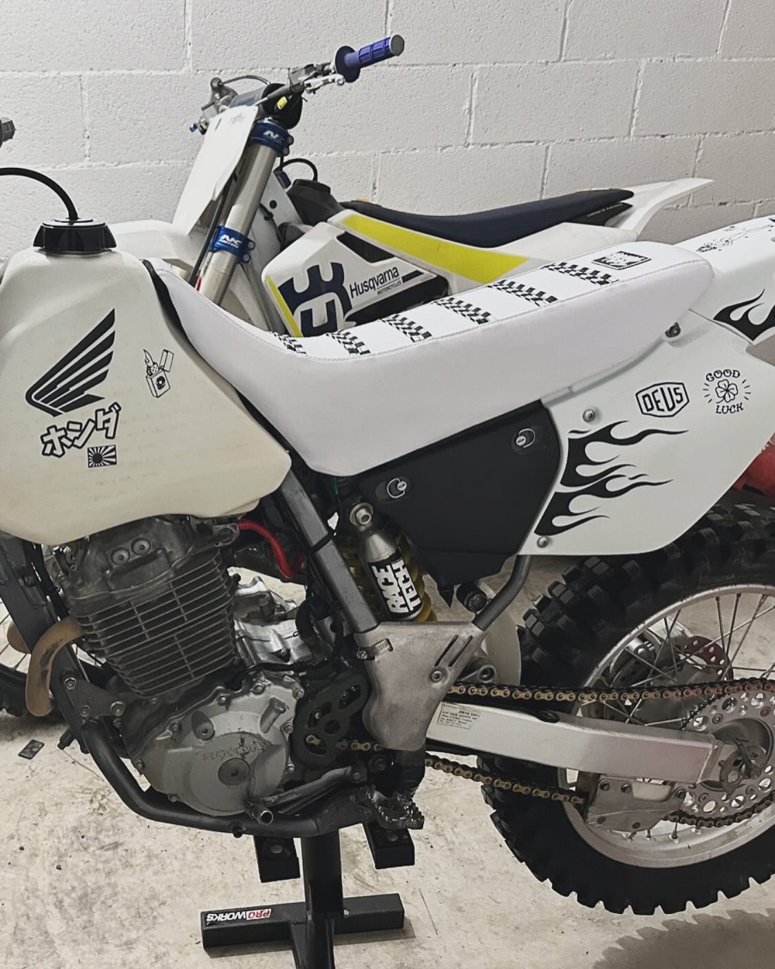 Pronto per ricominciare a girare 💪

.
.
.
.
.
#motocross #supercross #motorcycle #whip #motocrosslife #freestyle #motorlifestyle #bikersjournal #enduro #hondaxr #husky #ridehusqvarna #huskqvarna #ridered #ridehonda
