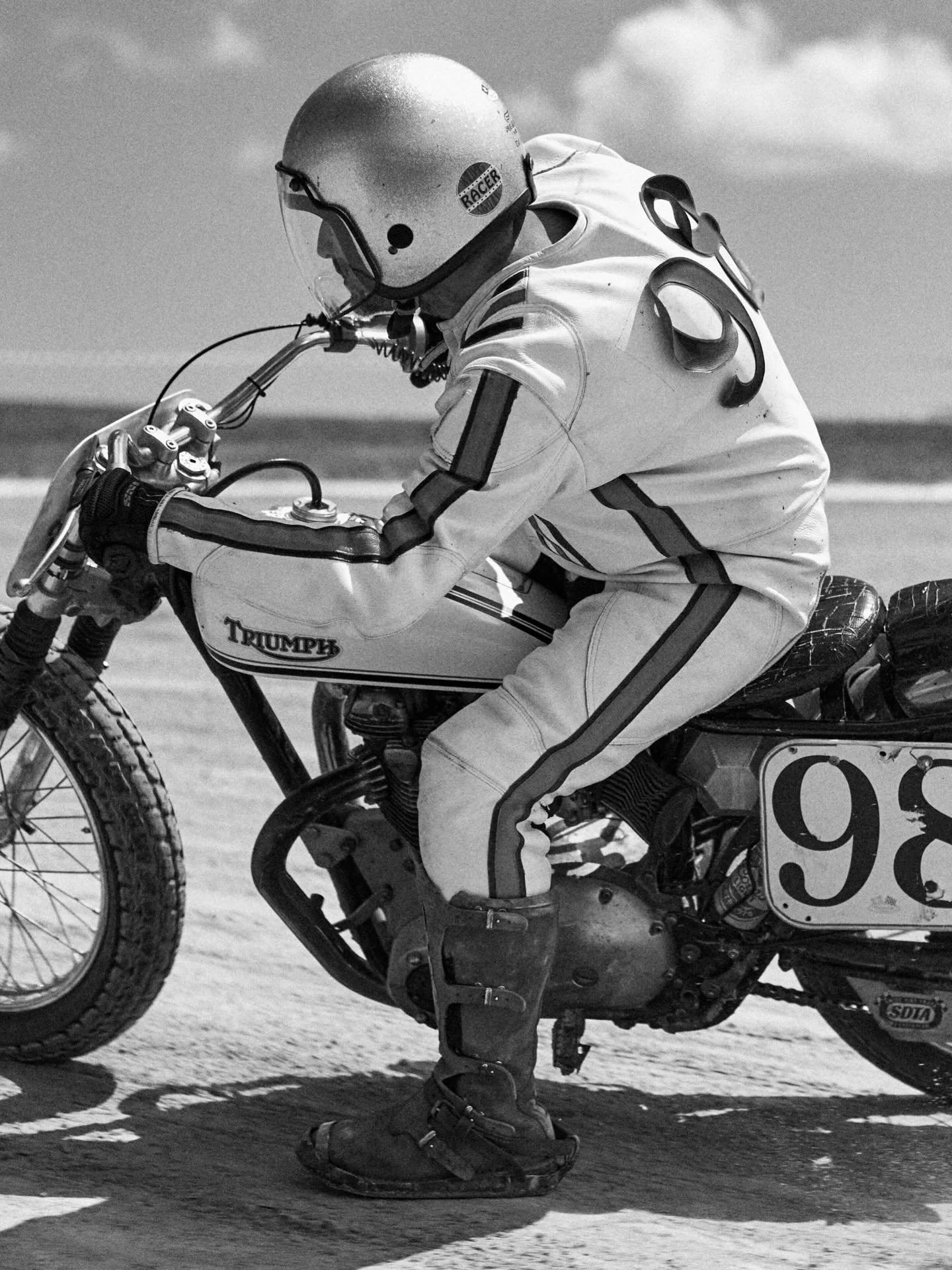 Old school flat track vibes 
.
.
.
.
.
#vintage #motorcycle #flattrack #vr46motoranch #motorcyclephotography