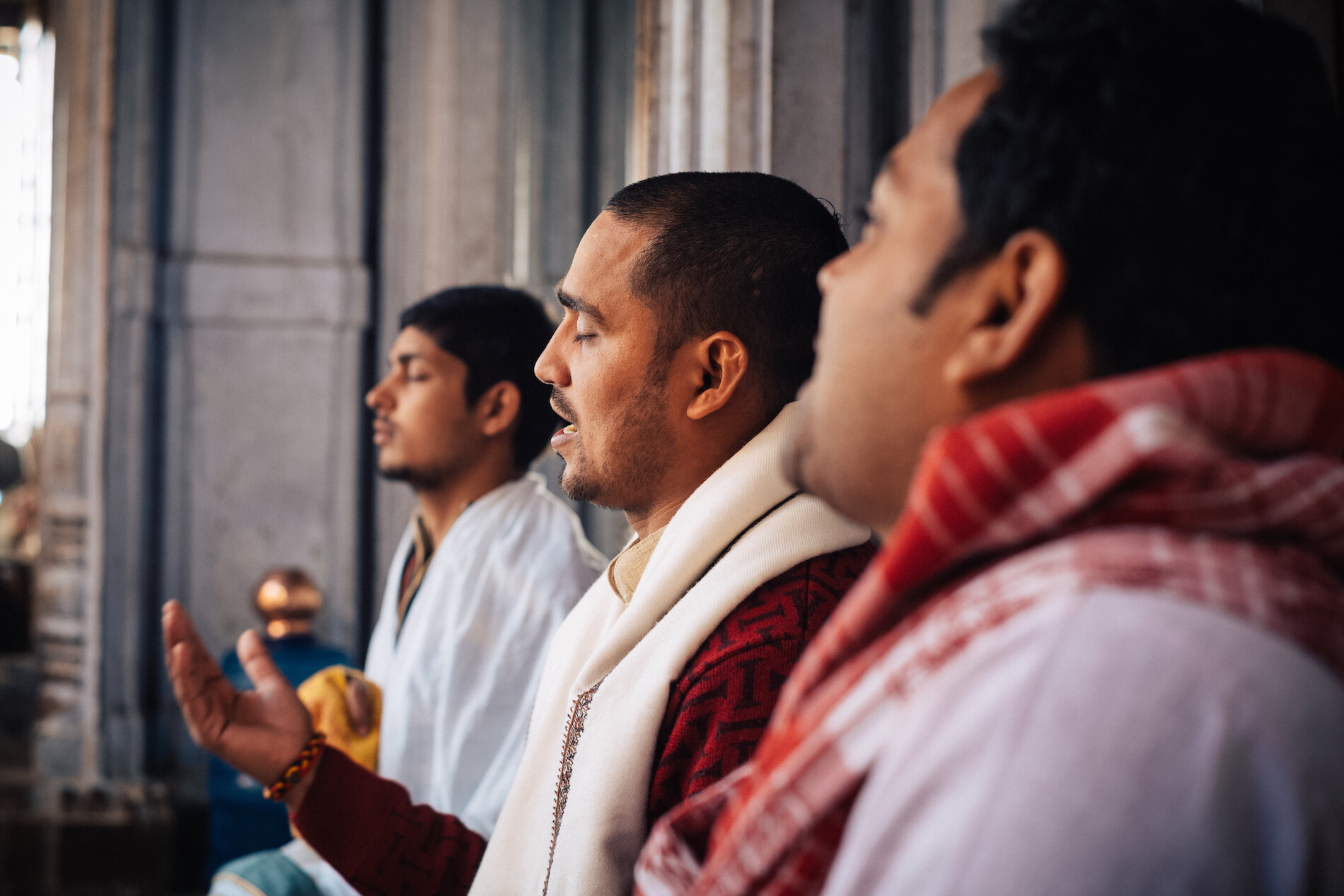  Prayers and chanting in the Assi Ghat temple 