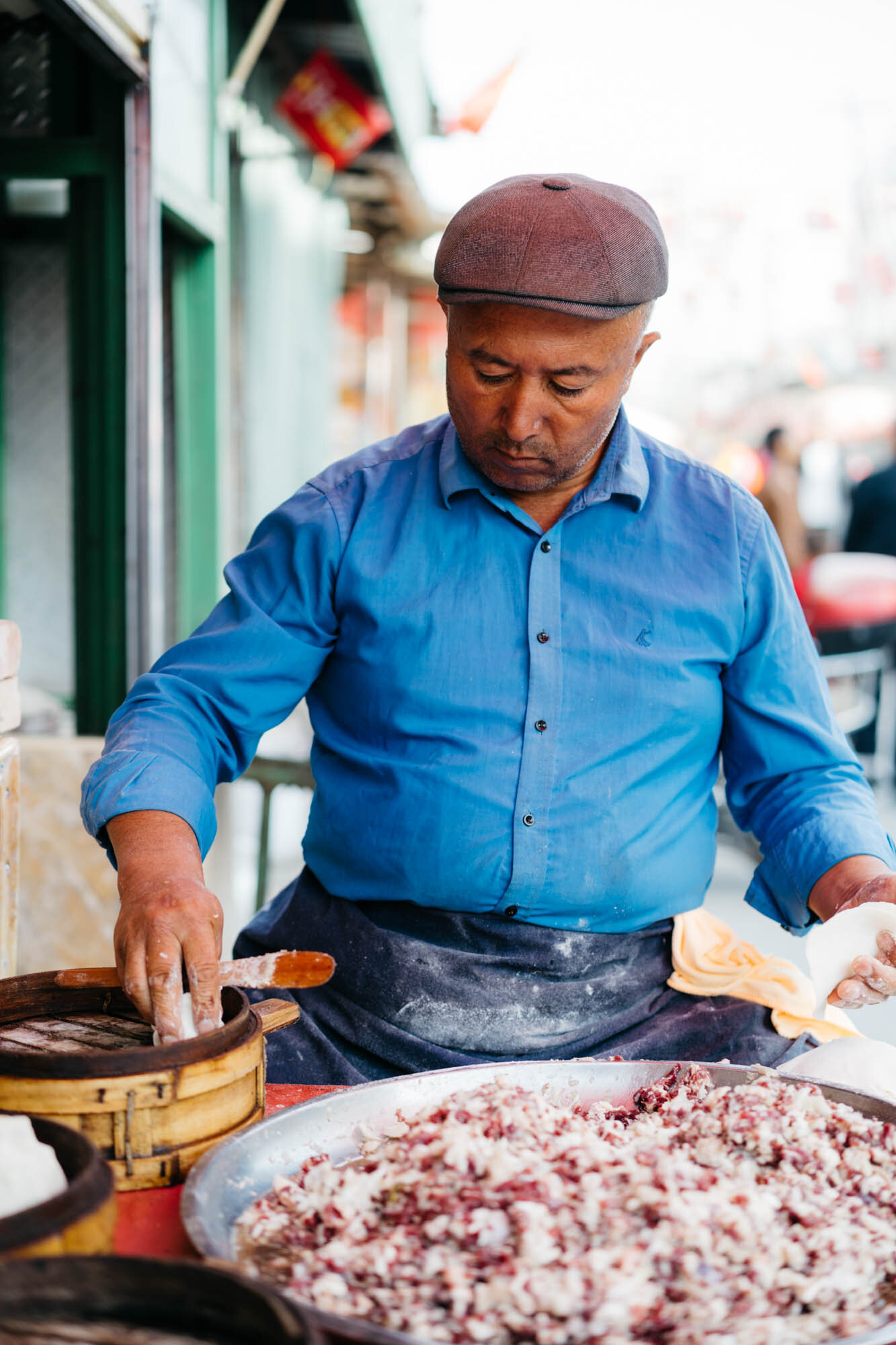  Preparing food at the bazaar 