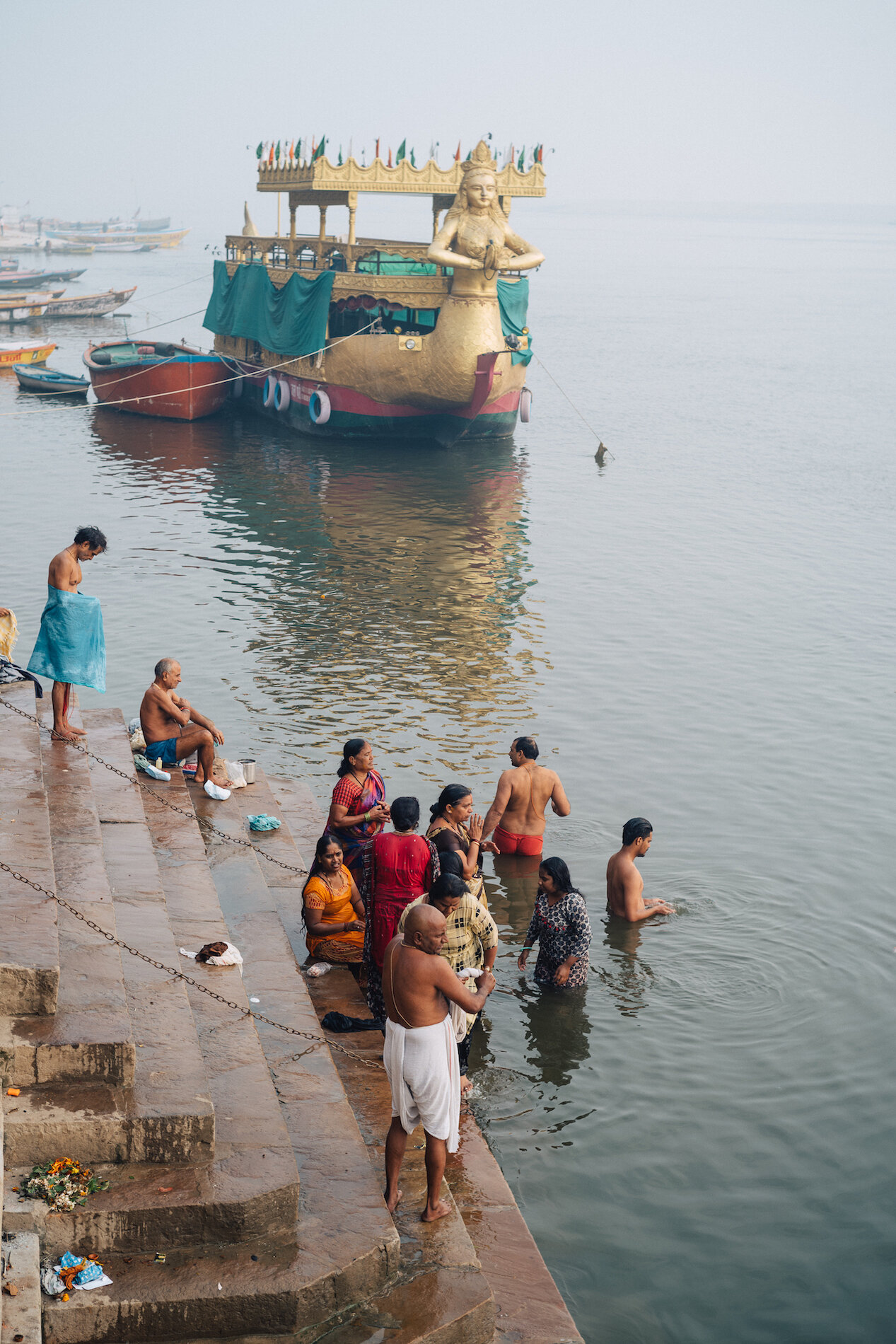  Ritual washing in the Ganga 