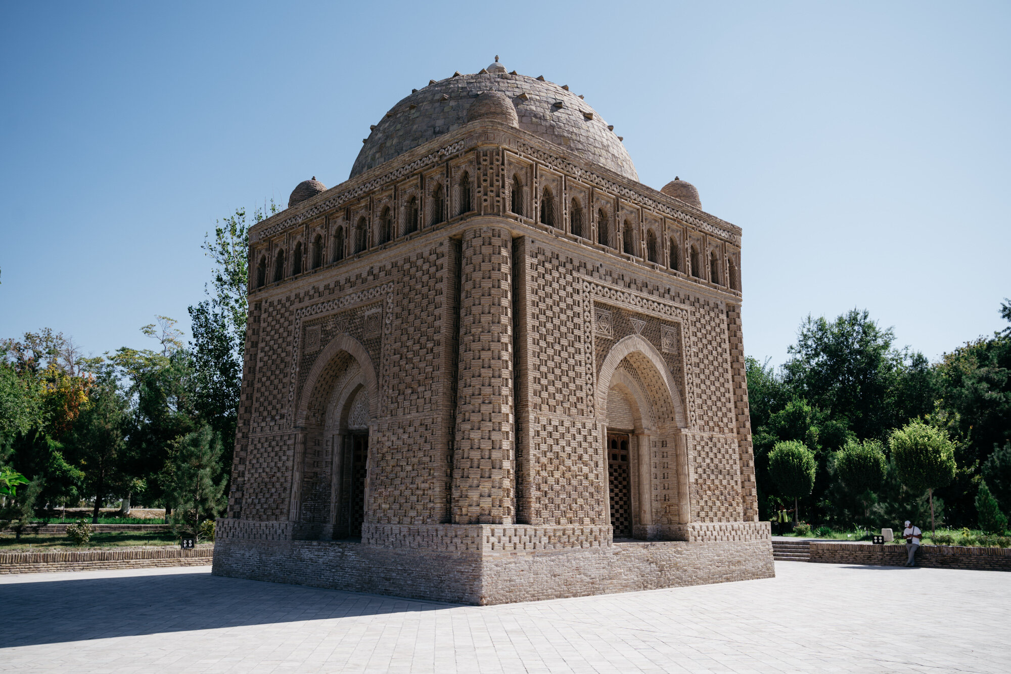  The mausoleum combines multi-cultural building and decorative traditions, such as Sogdian, Sassanian, Persian and even classical and Byzantine architecture 