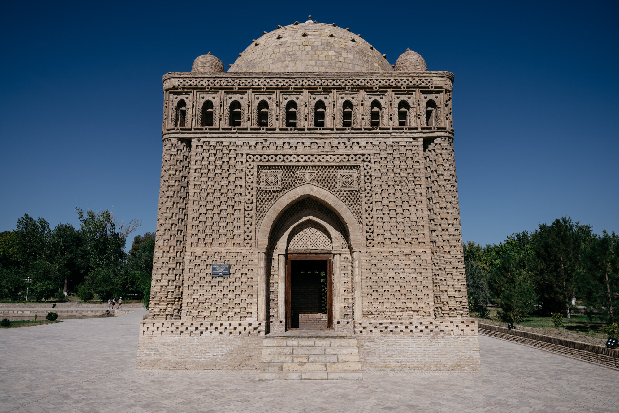  The mausoleum is considered one of the iconic examples of the early Islamic architecture 